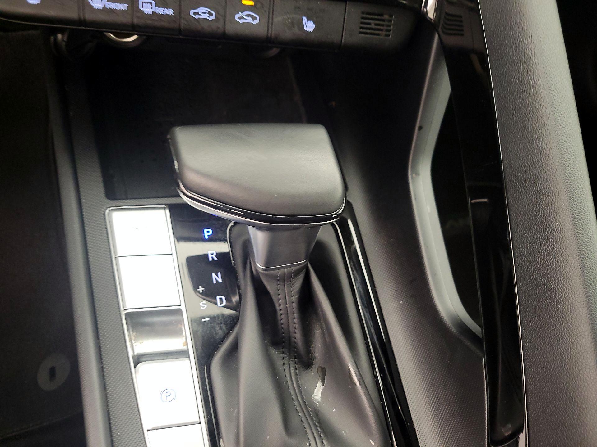 Thumbnail: 2021 Hyundai Elantra - 17