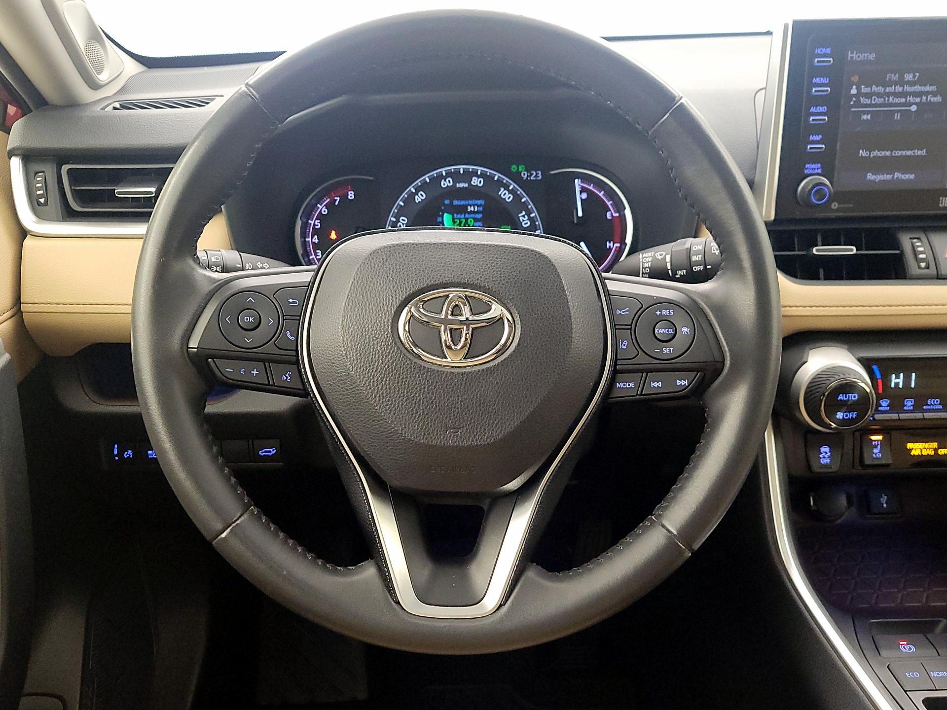 Thumbnail: 2020 Toyota RAV4 - 10