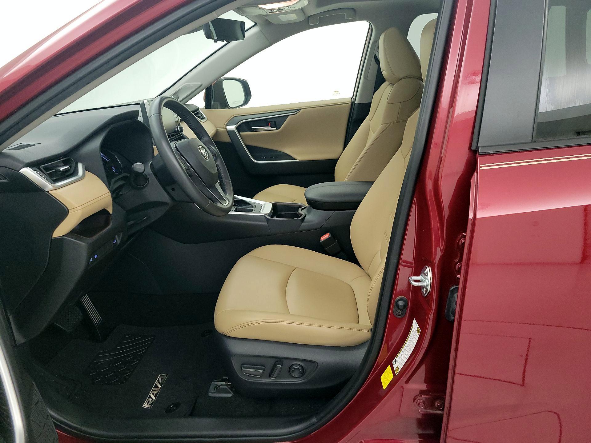 Thumbnail: 2020 Toyota RAV4 - 11