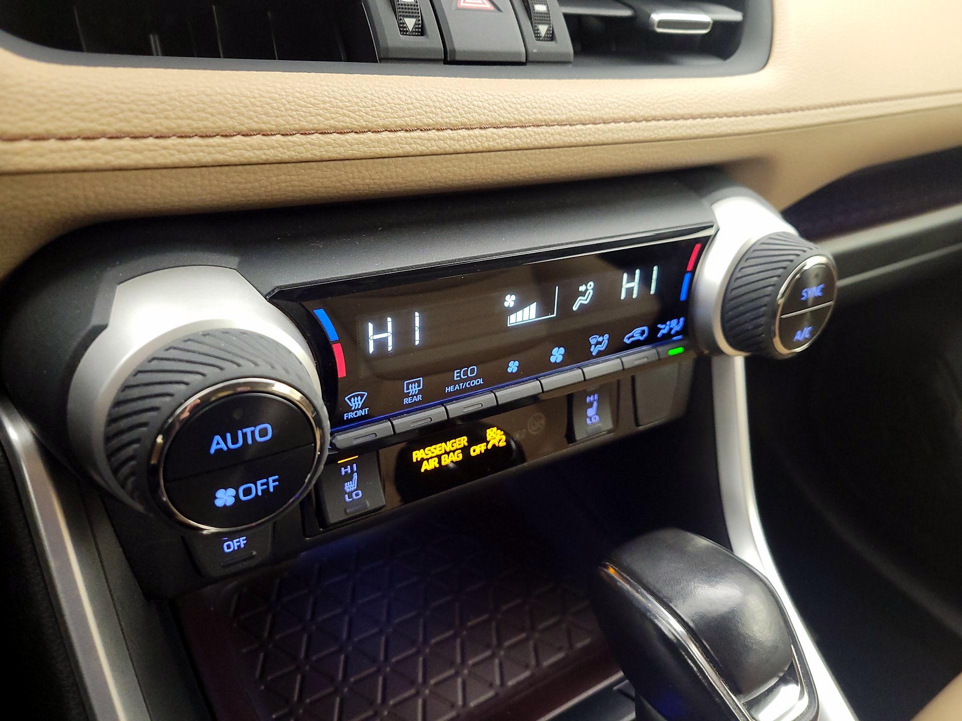 Thumbnail: 2020 Toyota RAV4 - 16