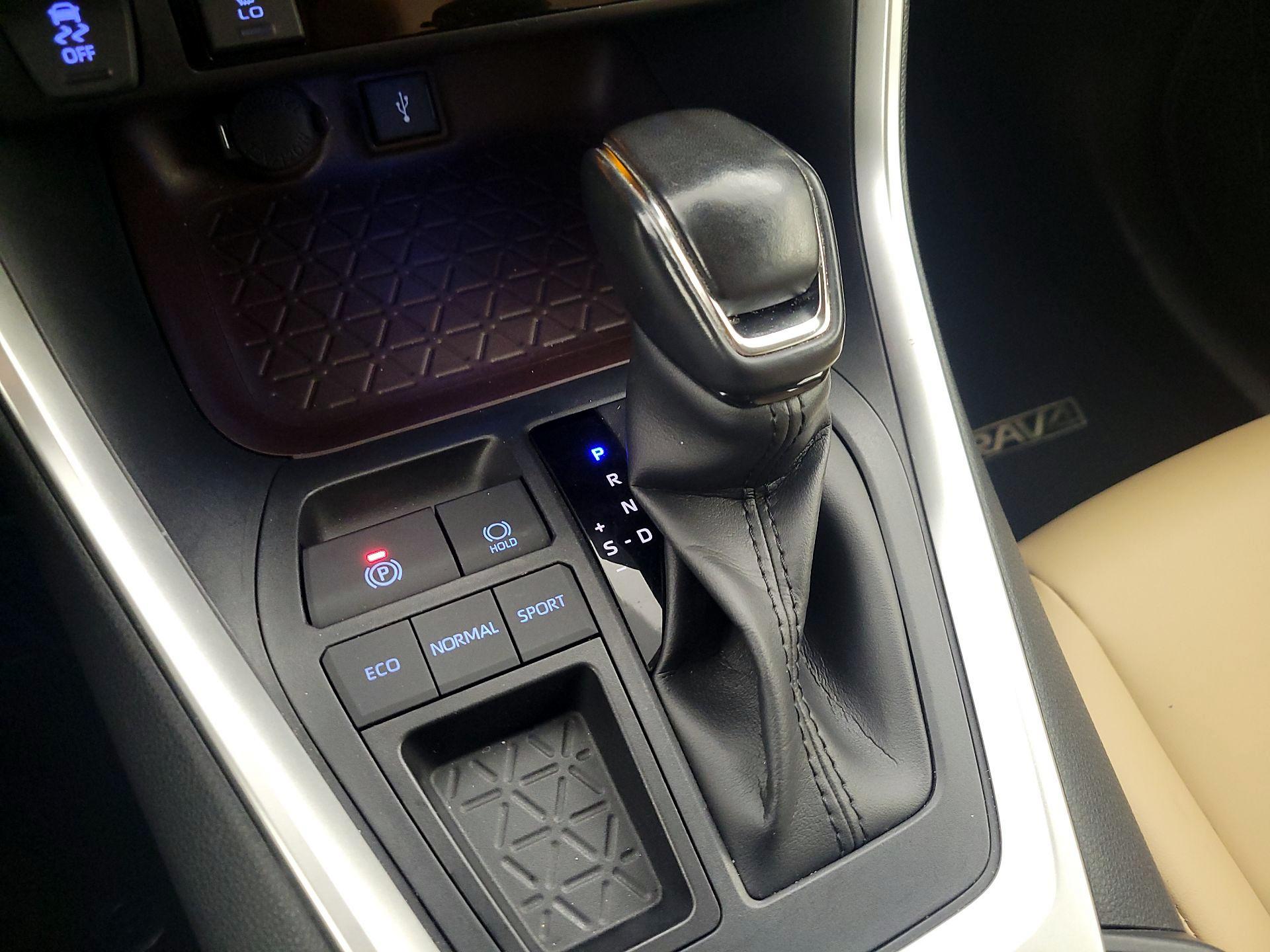 Thumbnail: 2020 Toyota RAV4 - 17