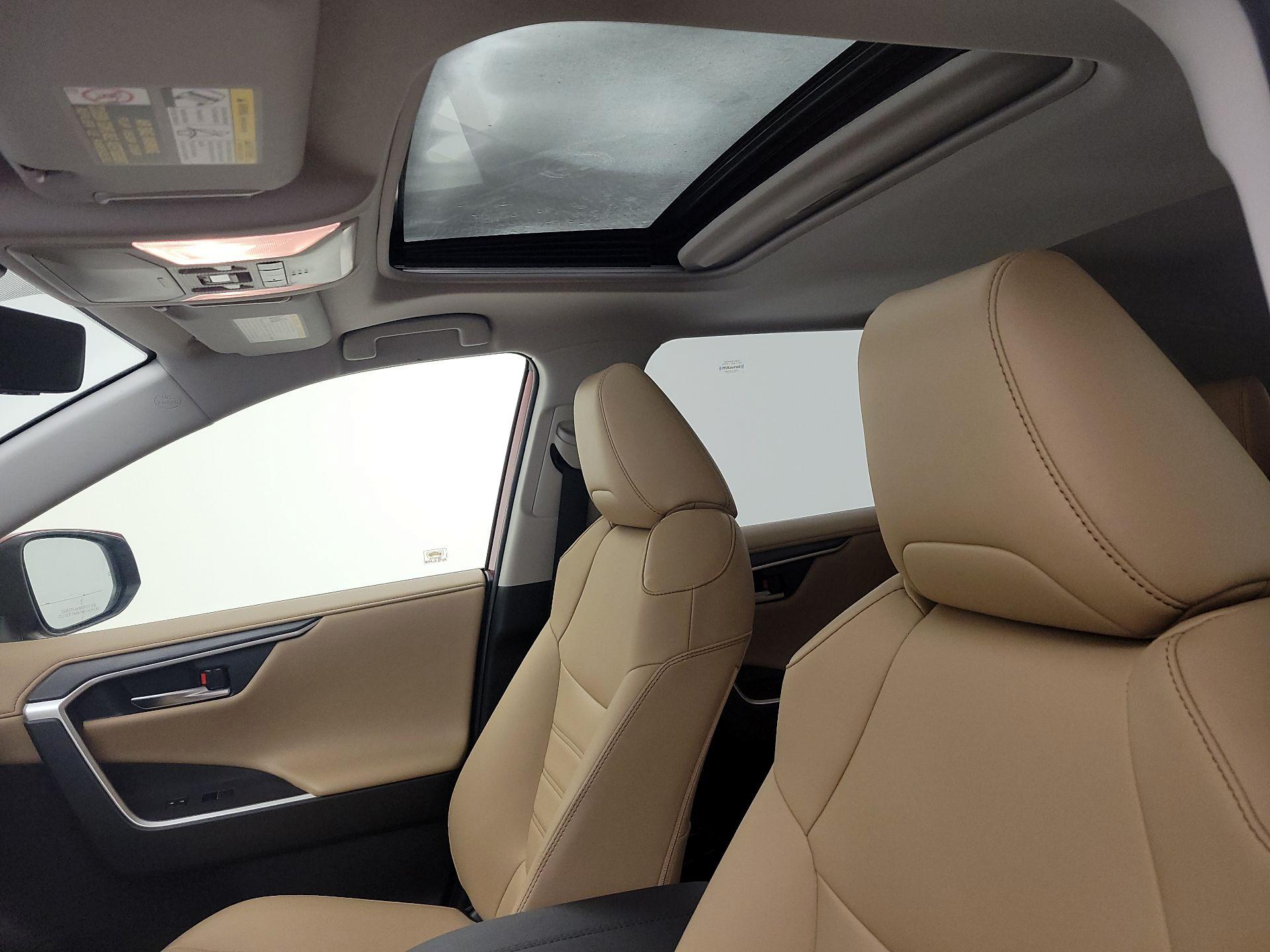 Thumbnail: 2020 Toyota RAV4 - 19