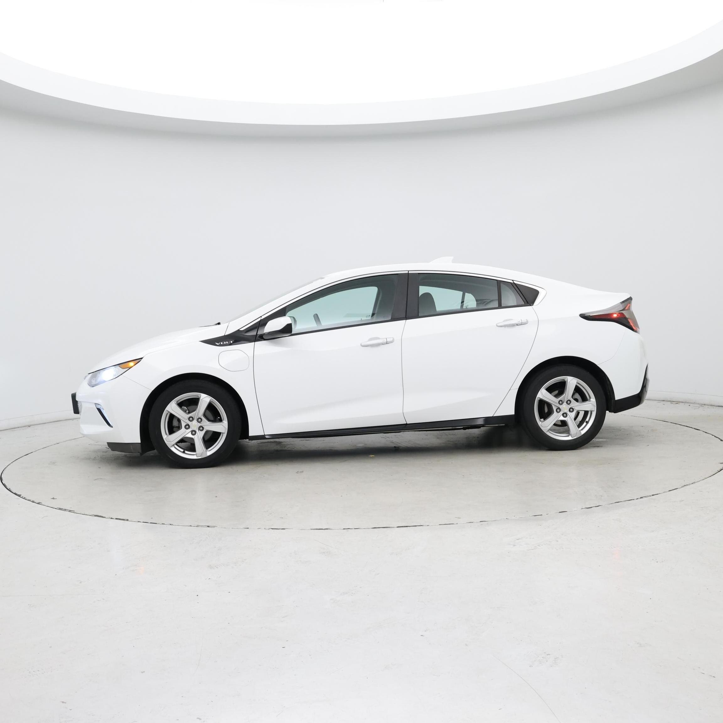 Thumbnail: 2017 Chevrolet Volt - 3