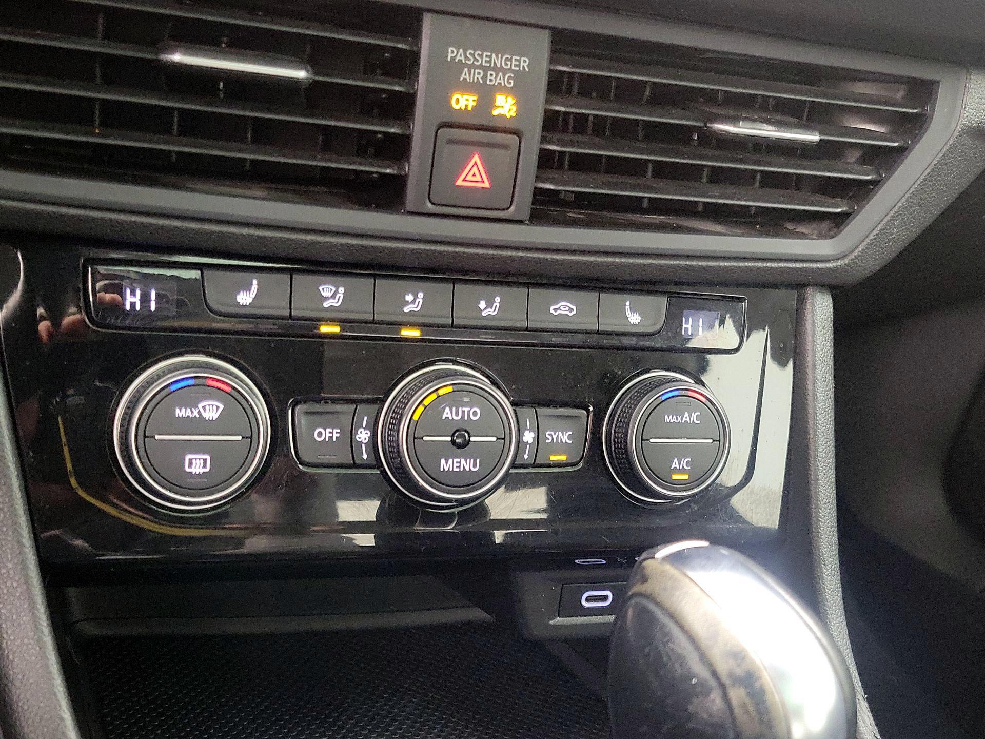 Thumbnail: 2021 Volkswagen Jetta - 16