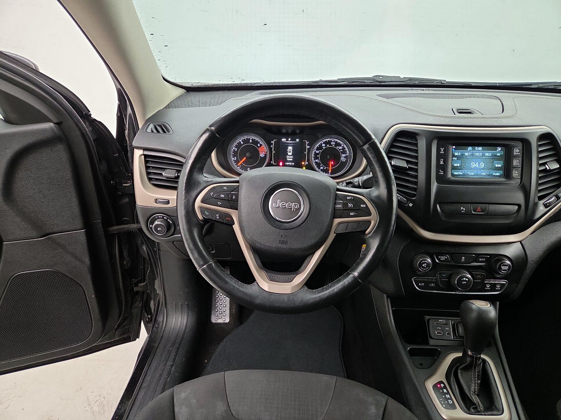 Thumbnail: 2017 Jeep Cherokee - 10