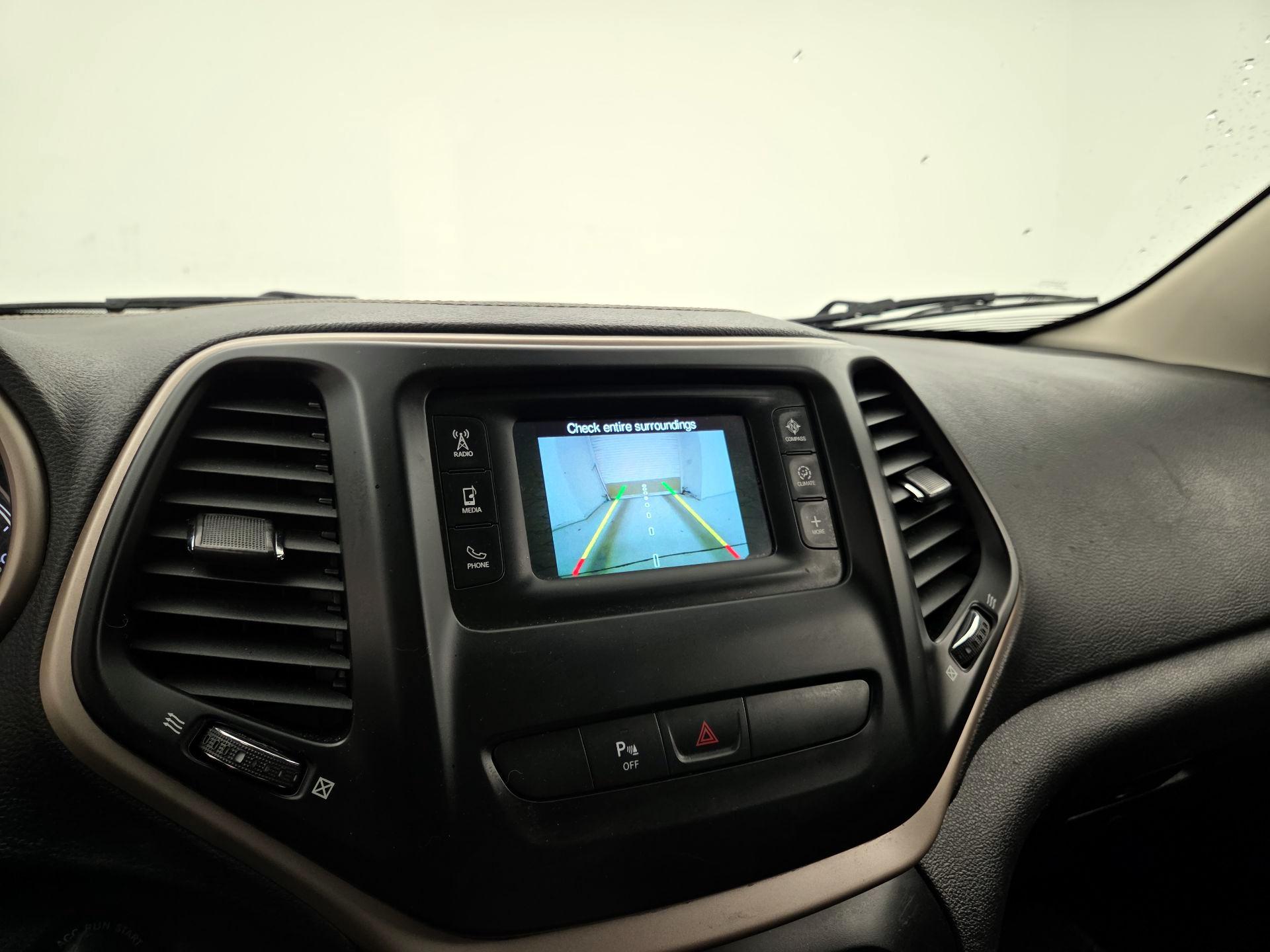 Thumbnail: 2017 Jeep Cherokee - 14