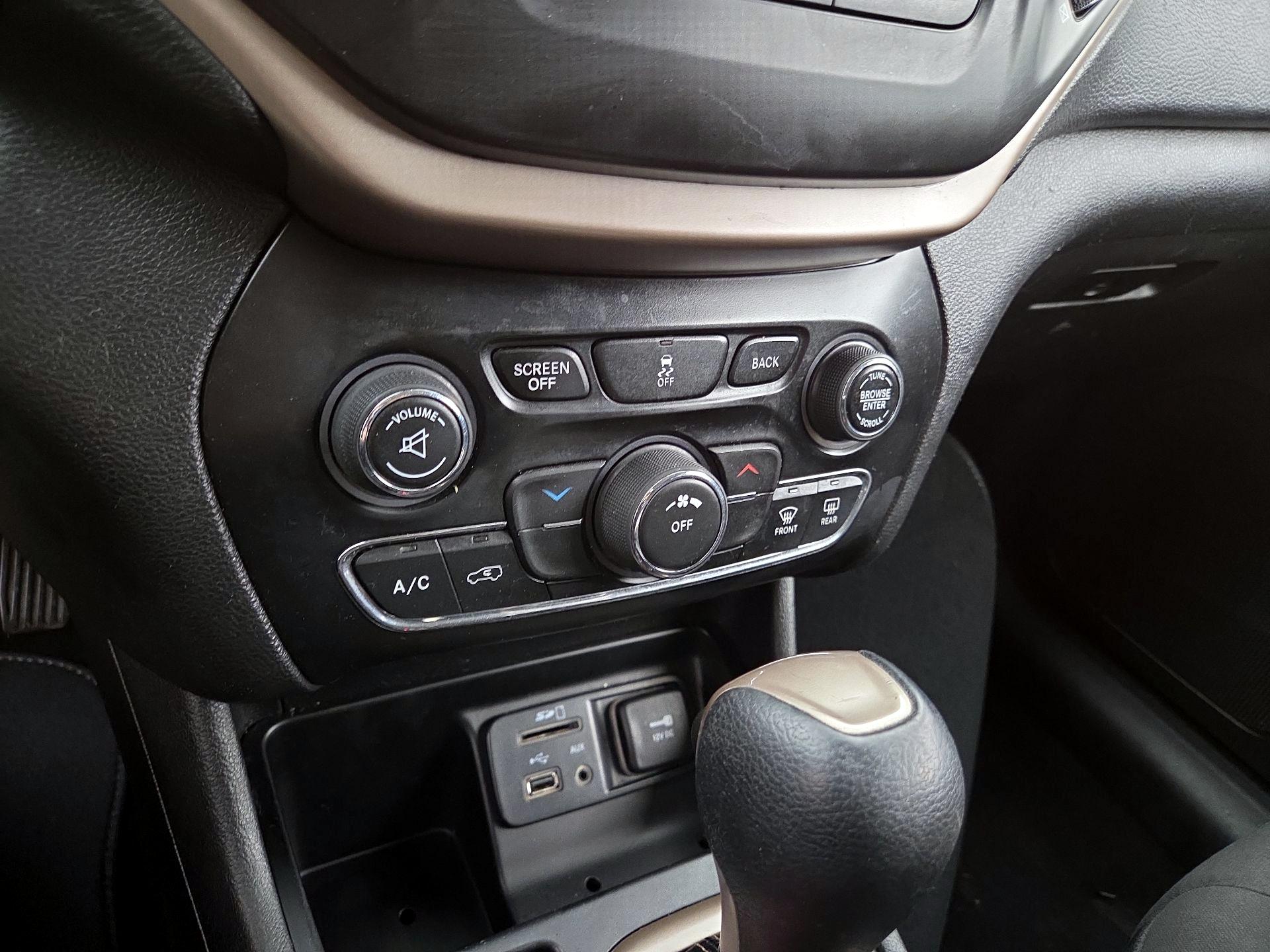 Thumbnail: 2017 Jeep Cherokee - 16