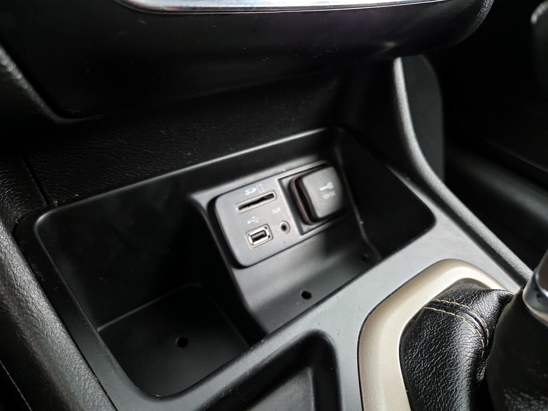 Thumbnail: 2017 Jeep Cherokee - 18