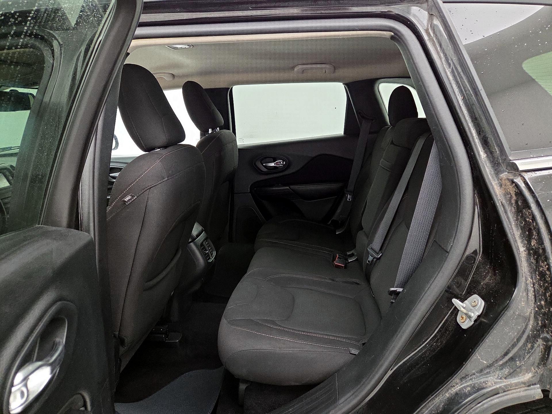 Thumbnail: 2017 Jeep Cherokee - 19