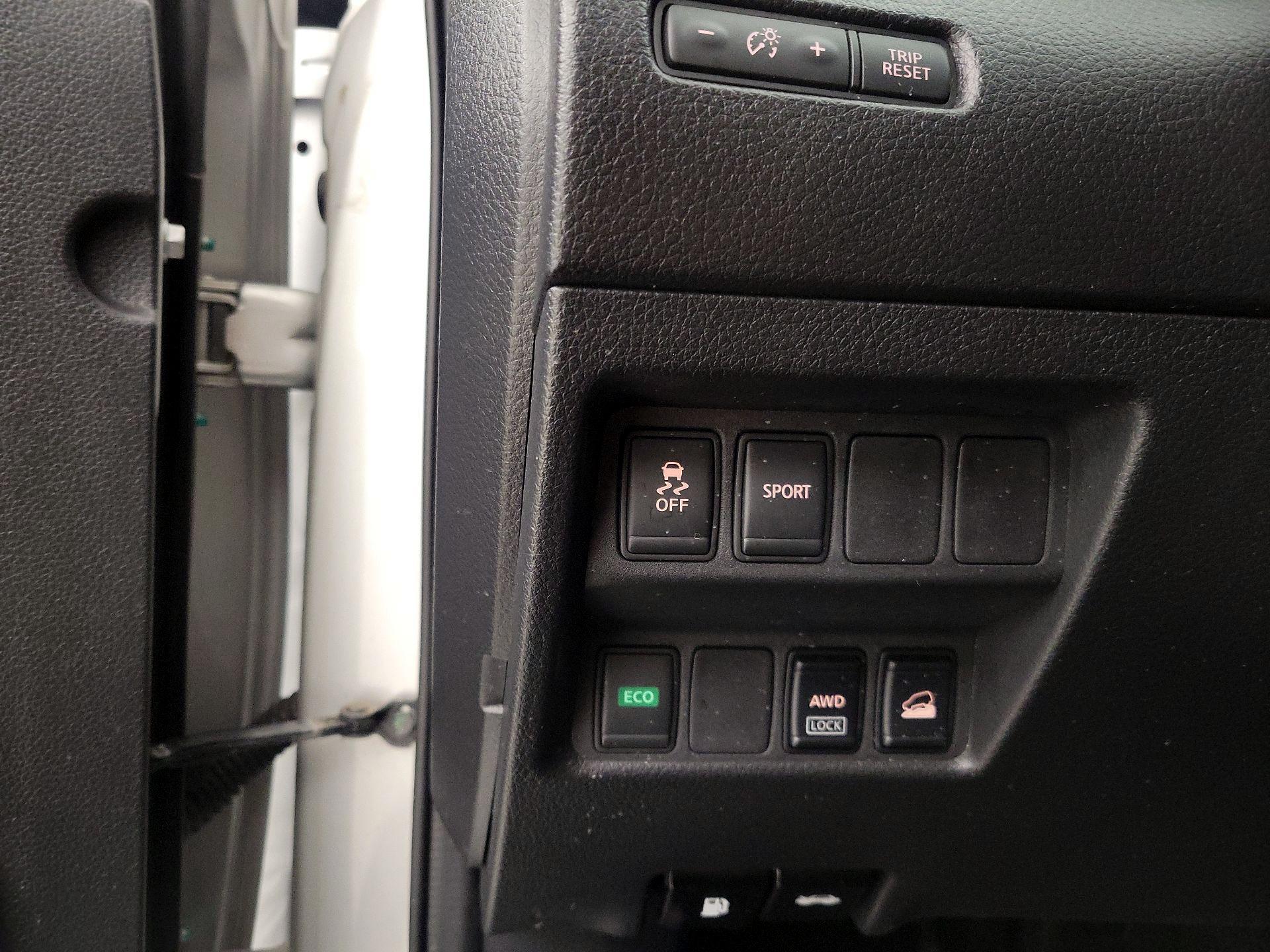 Thumbnail: 2016 Nissan Rogue - 13