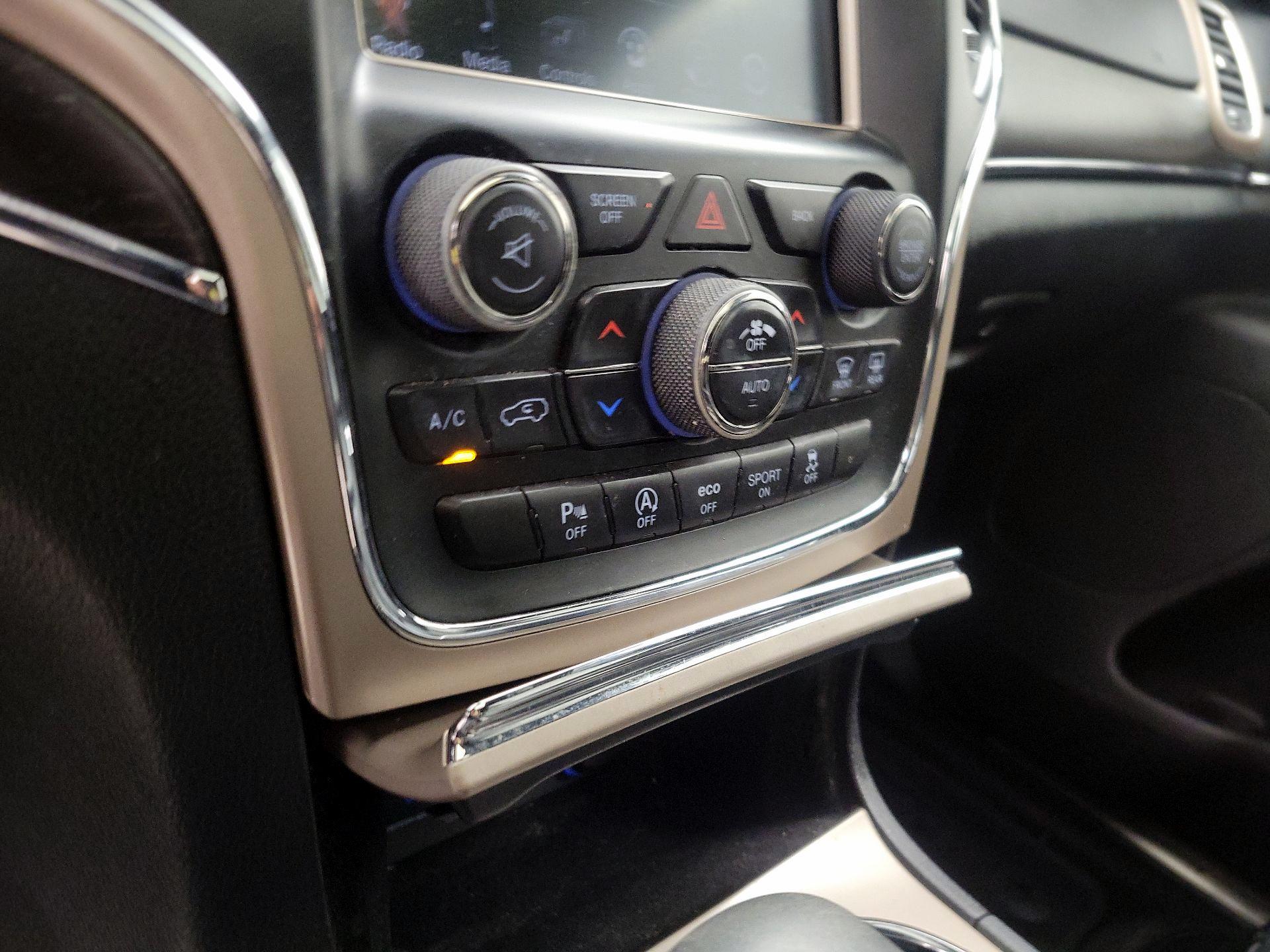 Thumbnail: 2017 Jeep Grand Cherokee - 16