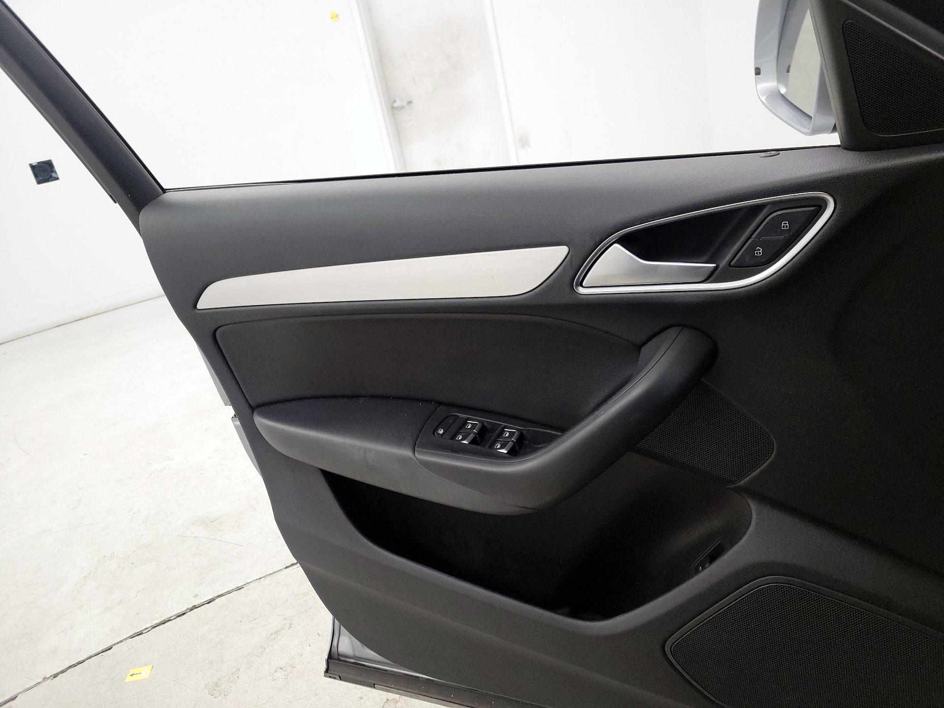 Thumbnail: 2018 Audi Q3 - 12