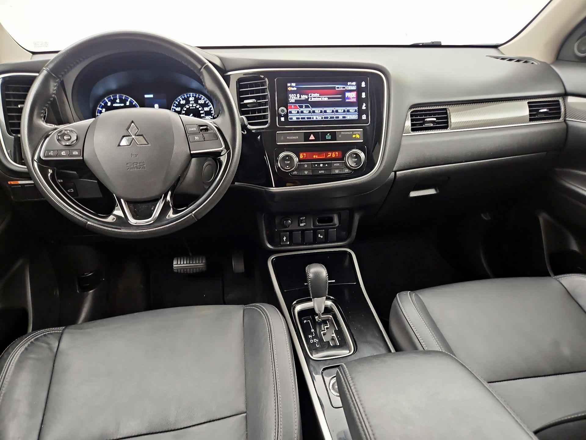 Thumbnail: 2019 Mitsubishi Outlander - 9