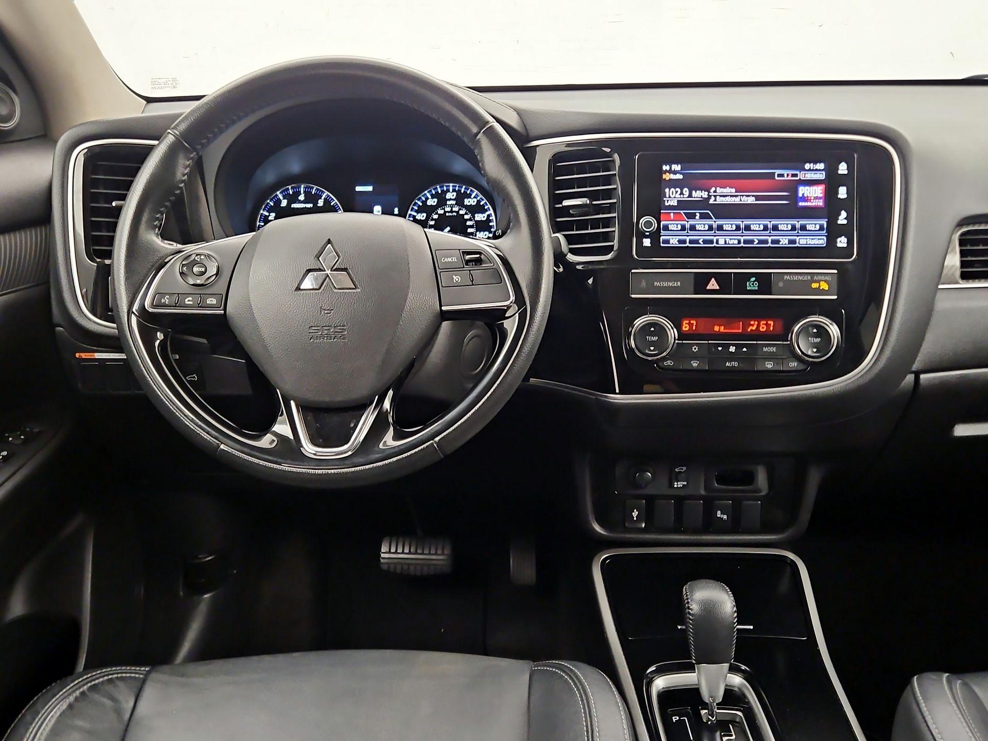 Thumbnail: 2019 Mitsubishi Outlander - 10