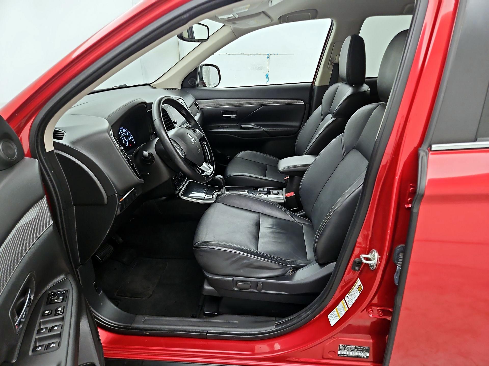 Thumbnail: 2019 Mitsubishi Outlander - 11