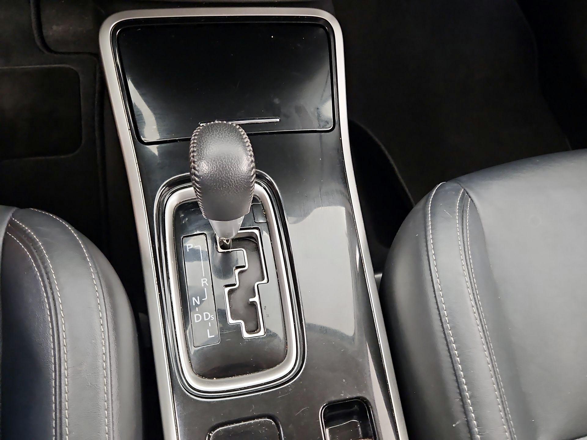 Thumbnail: 2019 Mitsubishi Outlander - 17