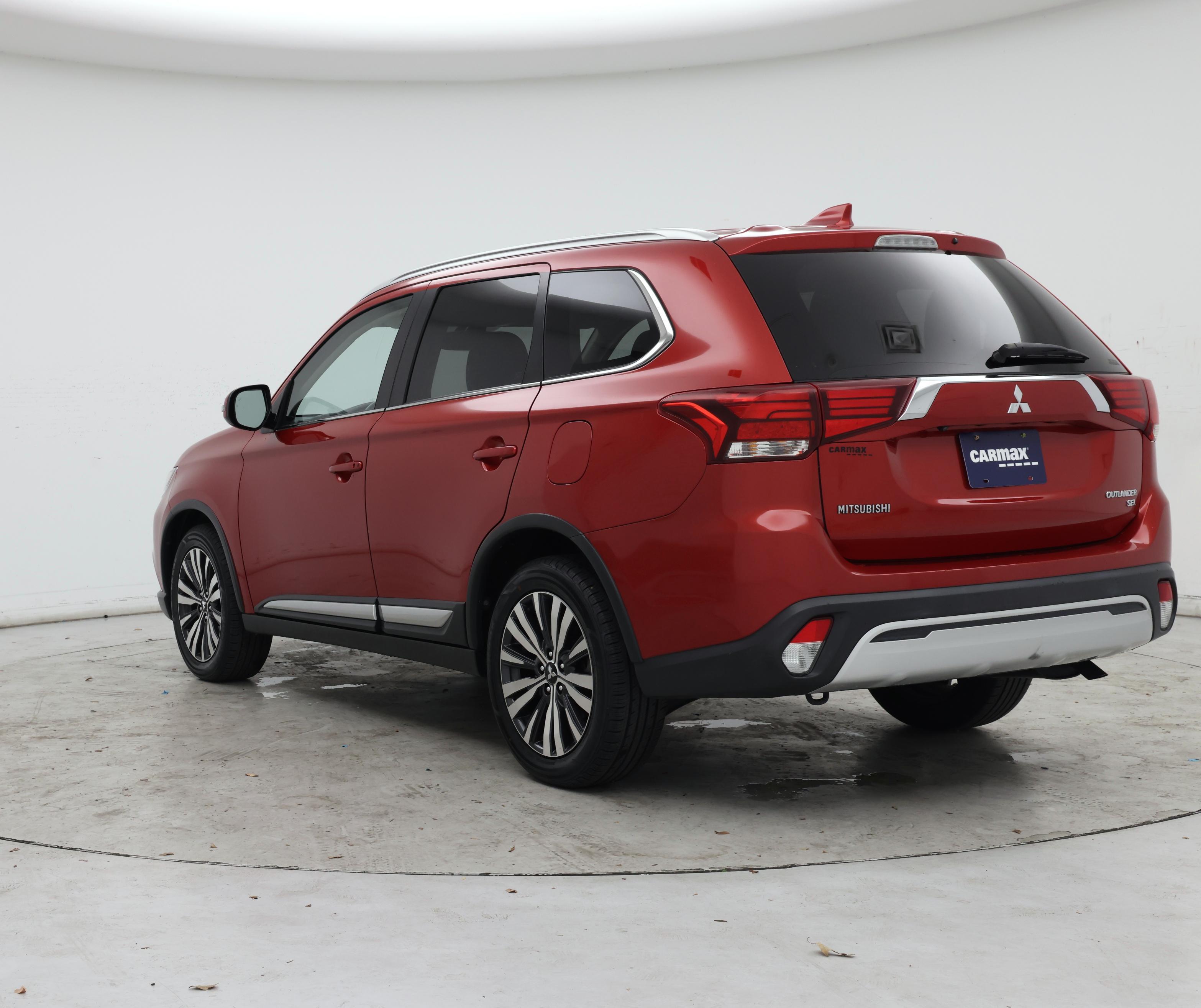 Thumbnail: 2019 Mitsubishi Outlander - 2