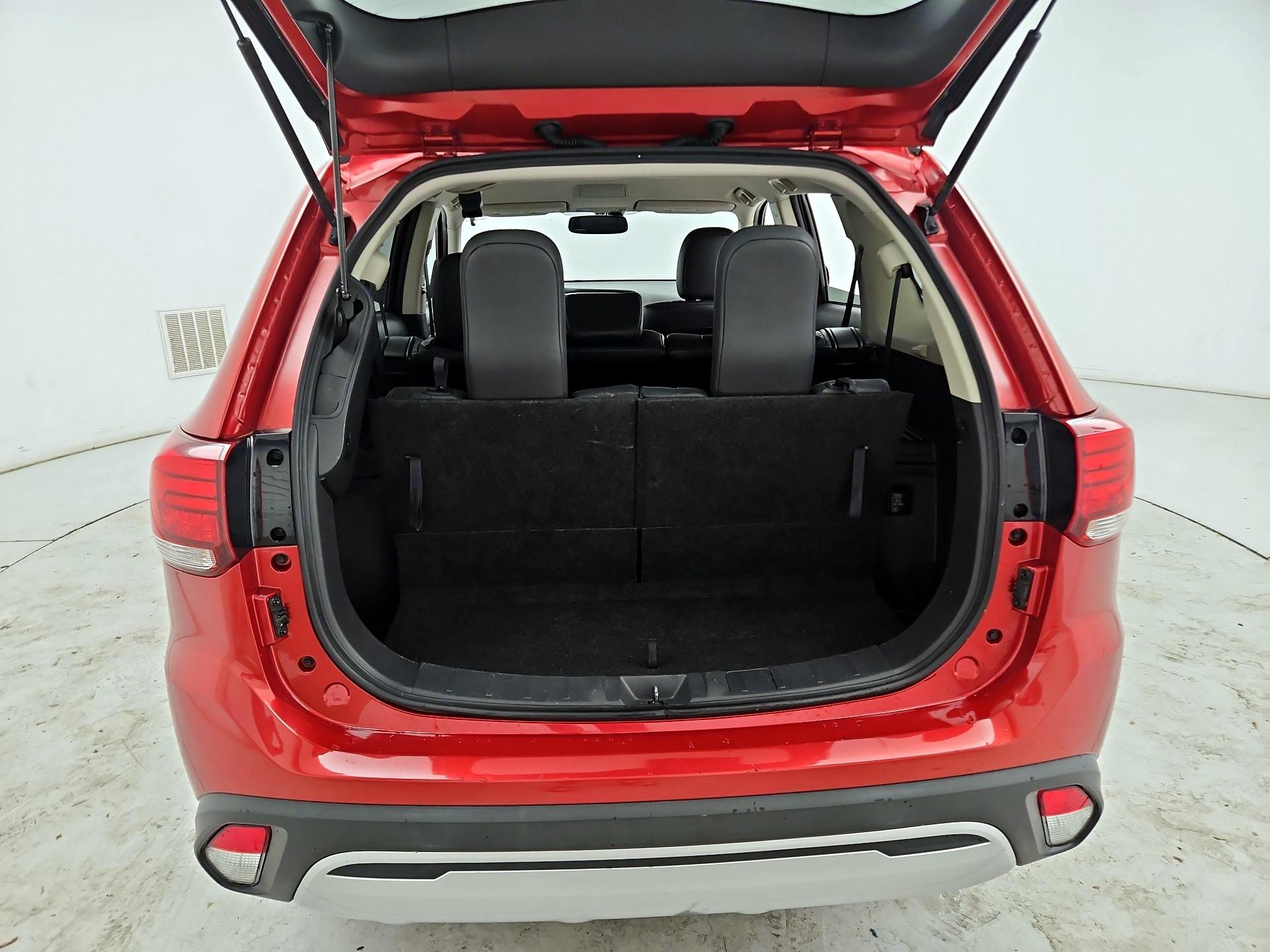 Thumbnail: 2019 Mitsubishi Outlander - 20