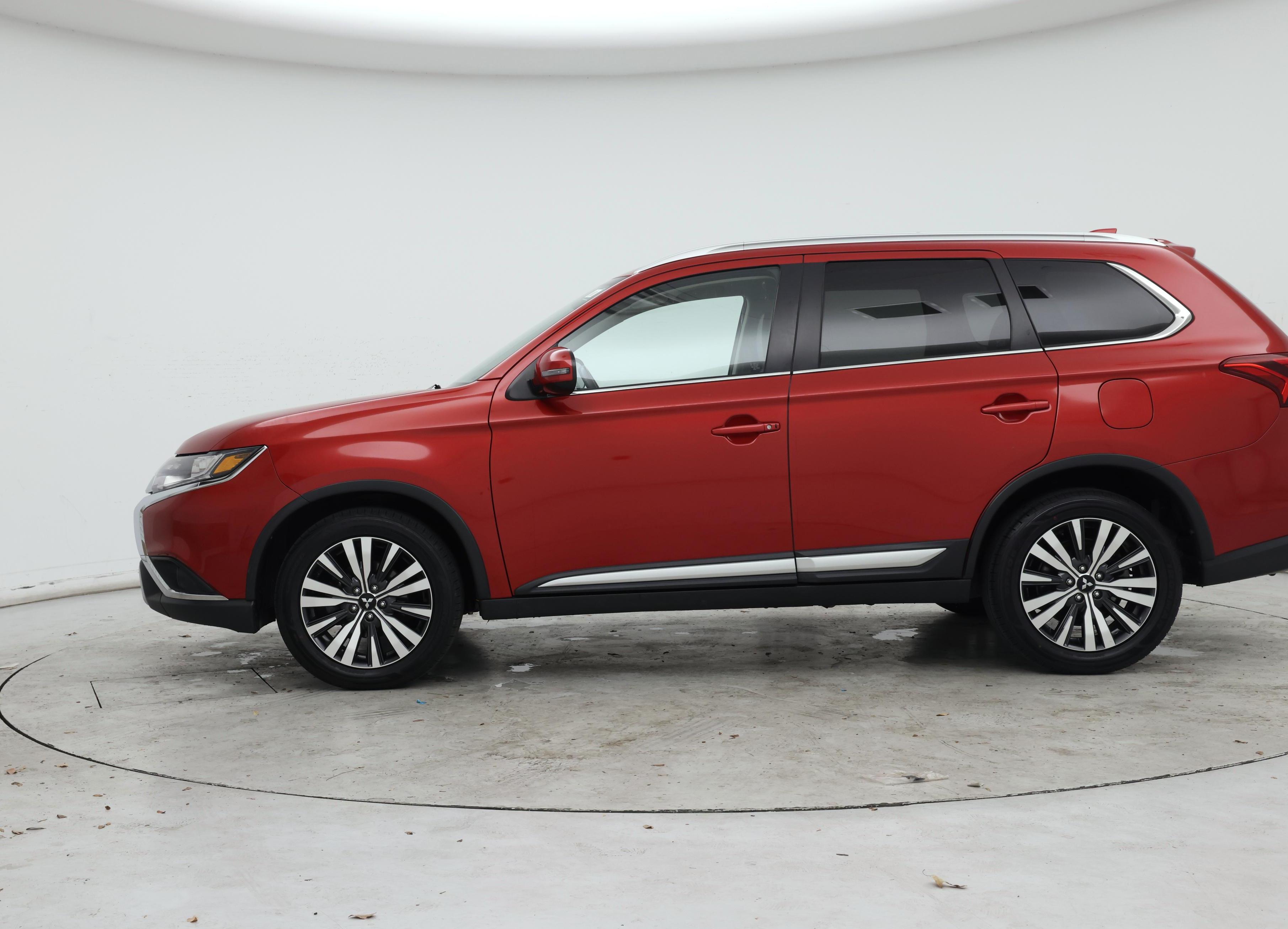 Thumbnail: 2019 Mitsubishi Outlander - 3