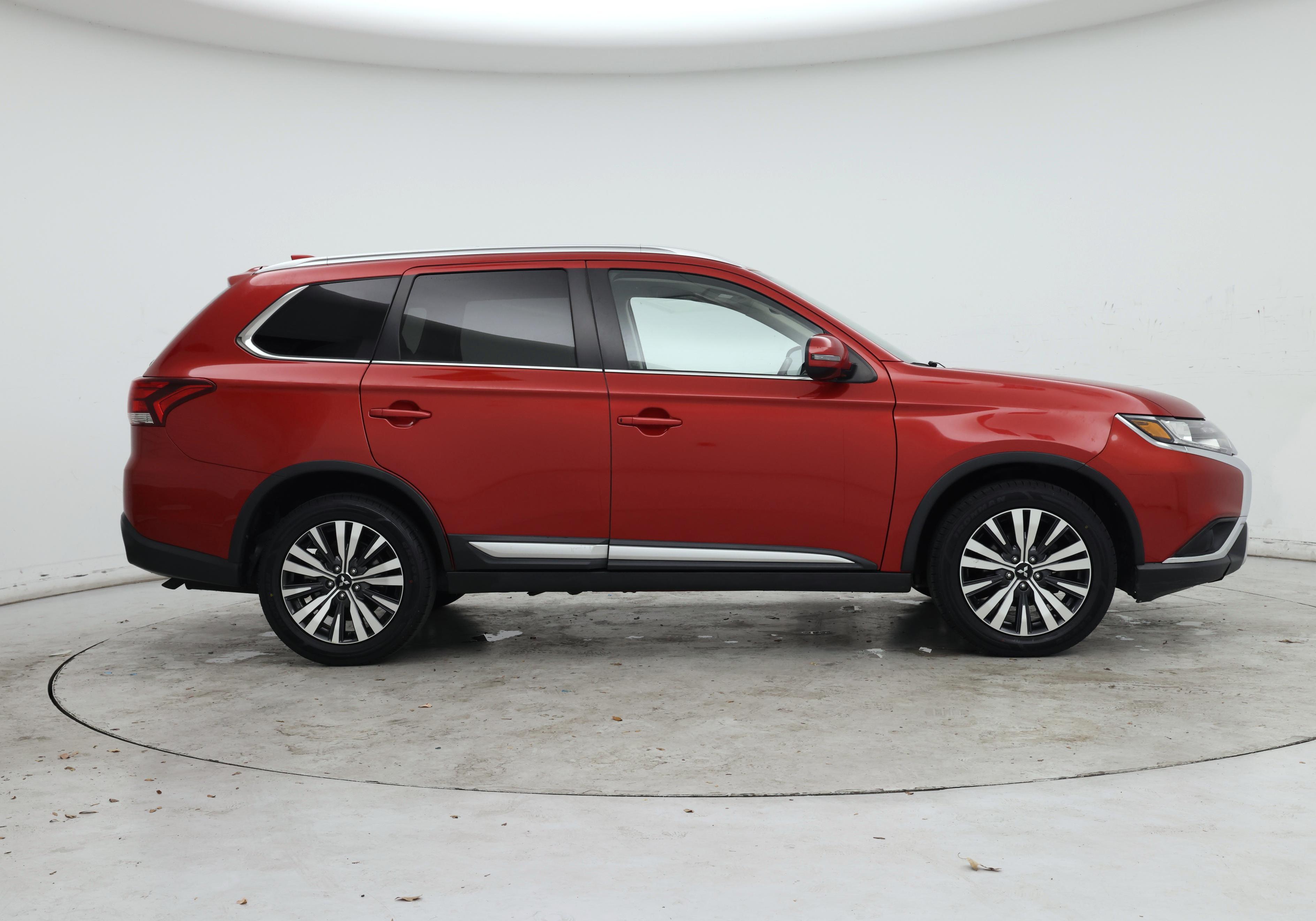 Thumbnail: 2019 Mitsubishi Outlander - 7
