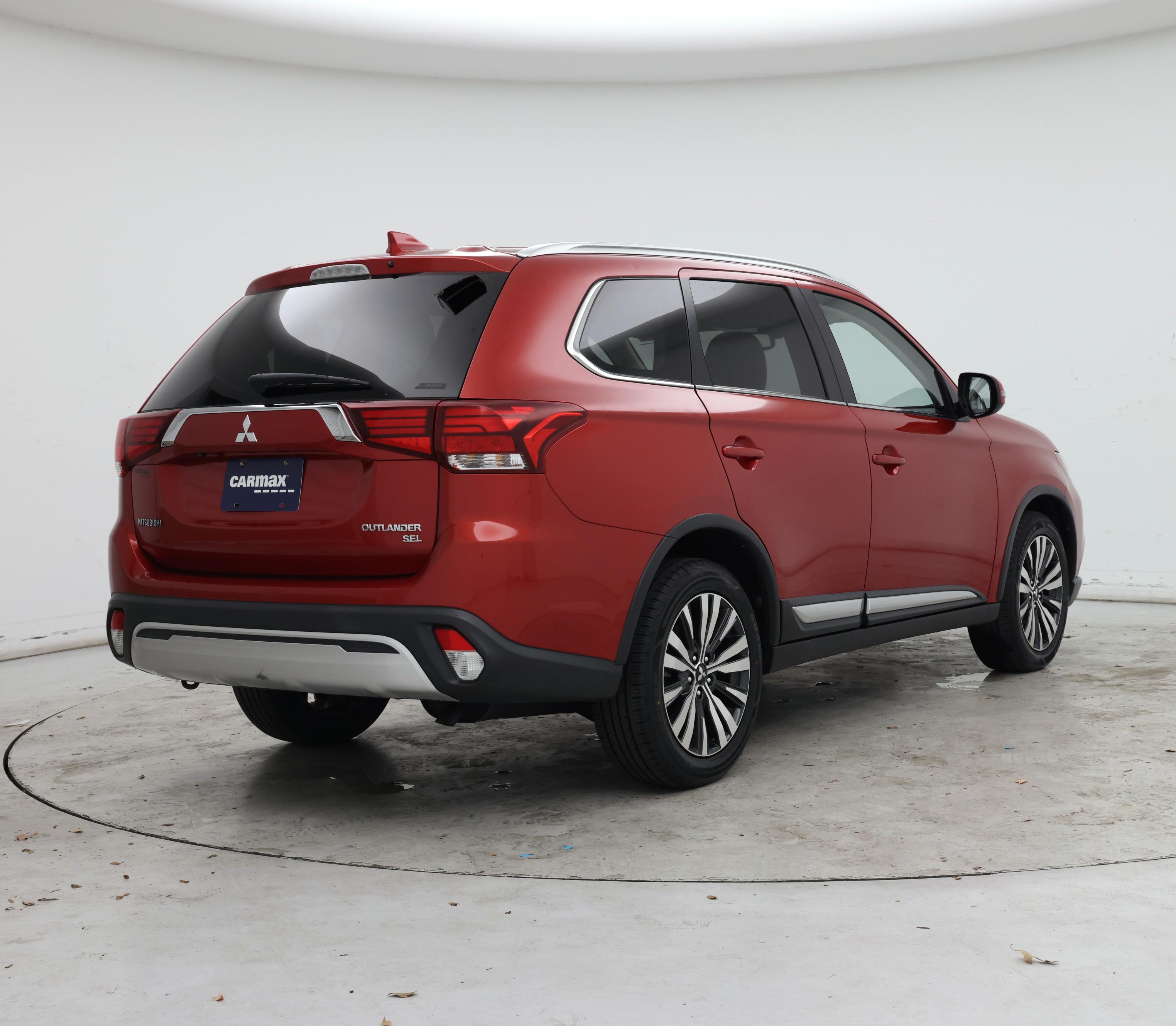 Thumbnail: 2019 Mitsubishi Outlander - 8