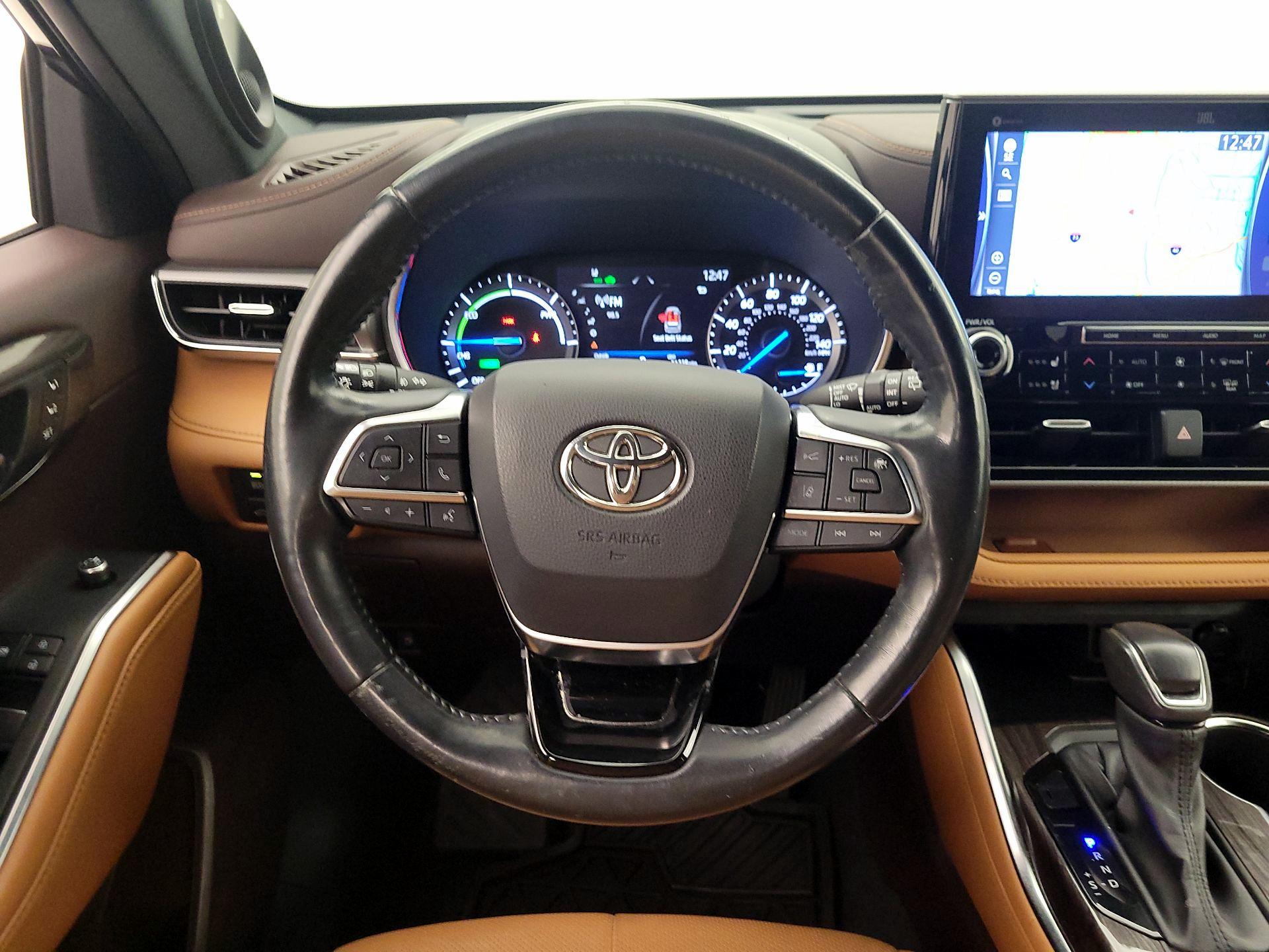 Thumbnail: 2021 Toyota Highlander - 10