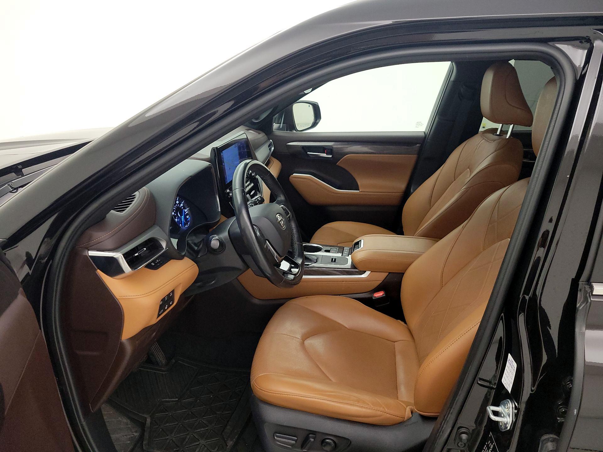 Thumbnail: 2021 Toyota Highlander - 11