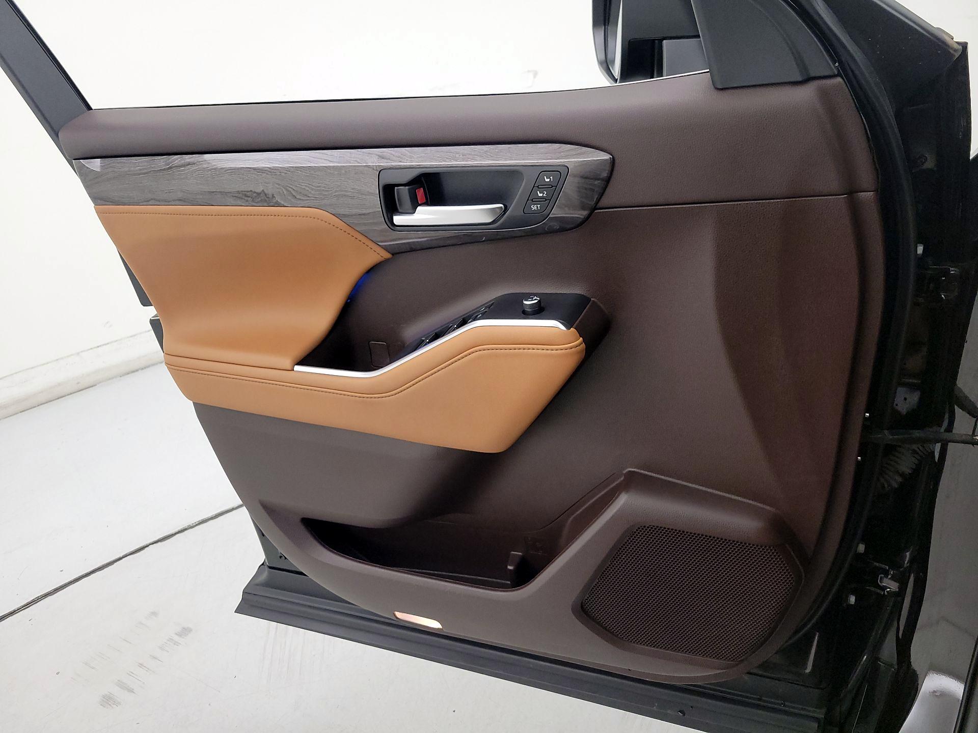 Thumbnail: 2021 Toyota Highlander - 12