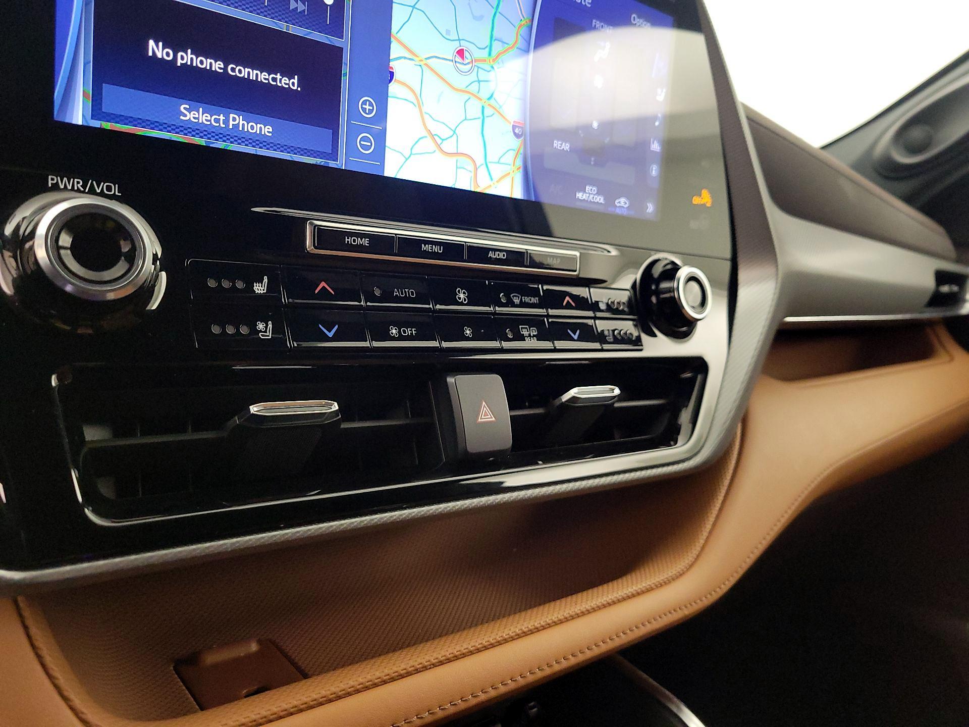 Thumbnail: 2021 Toyota Highlander - 17