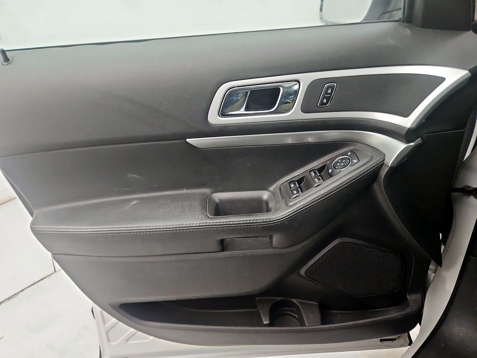 Thumbnail: 2015 Ford Explorer - 12