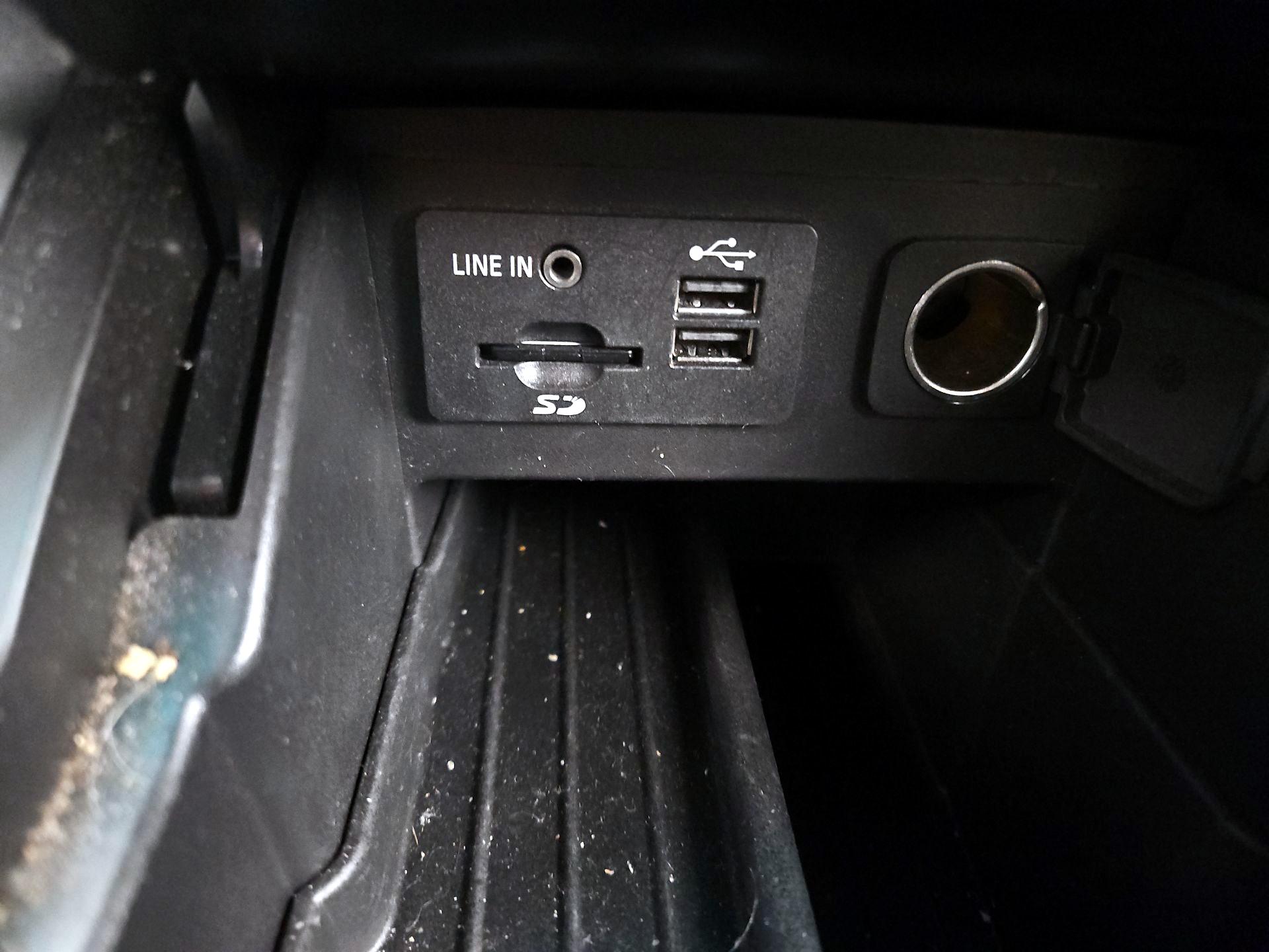 Thumbnail: 2015 Ford Explorer - 19