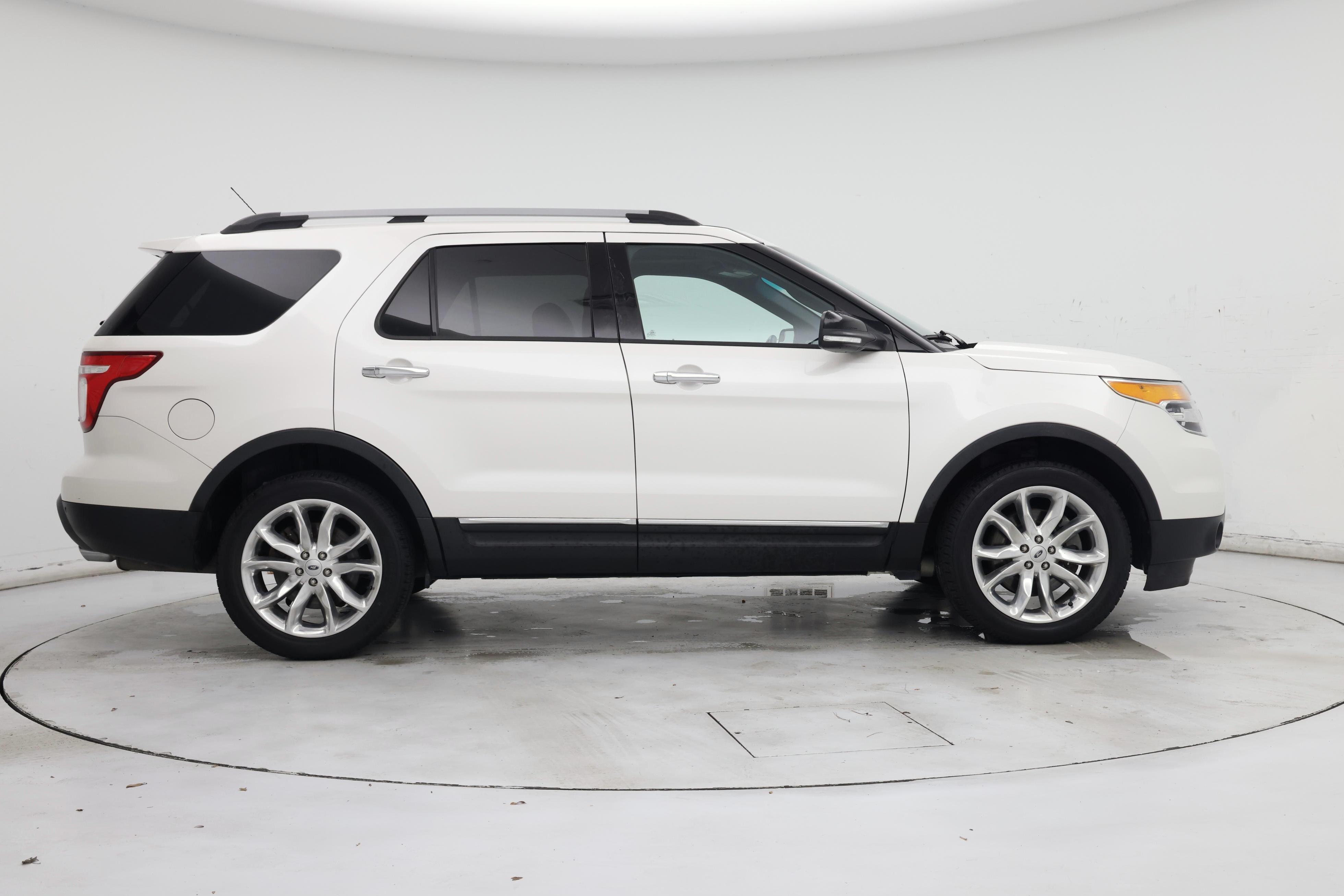 Thumbnail: 2015 Ford Explorer - 7
