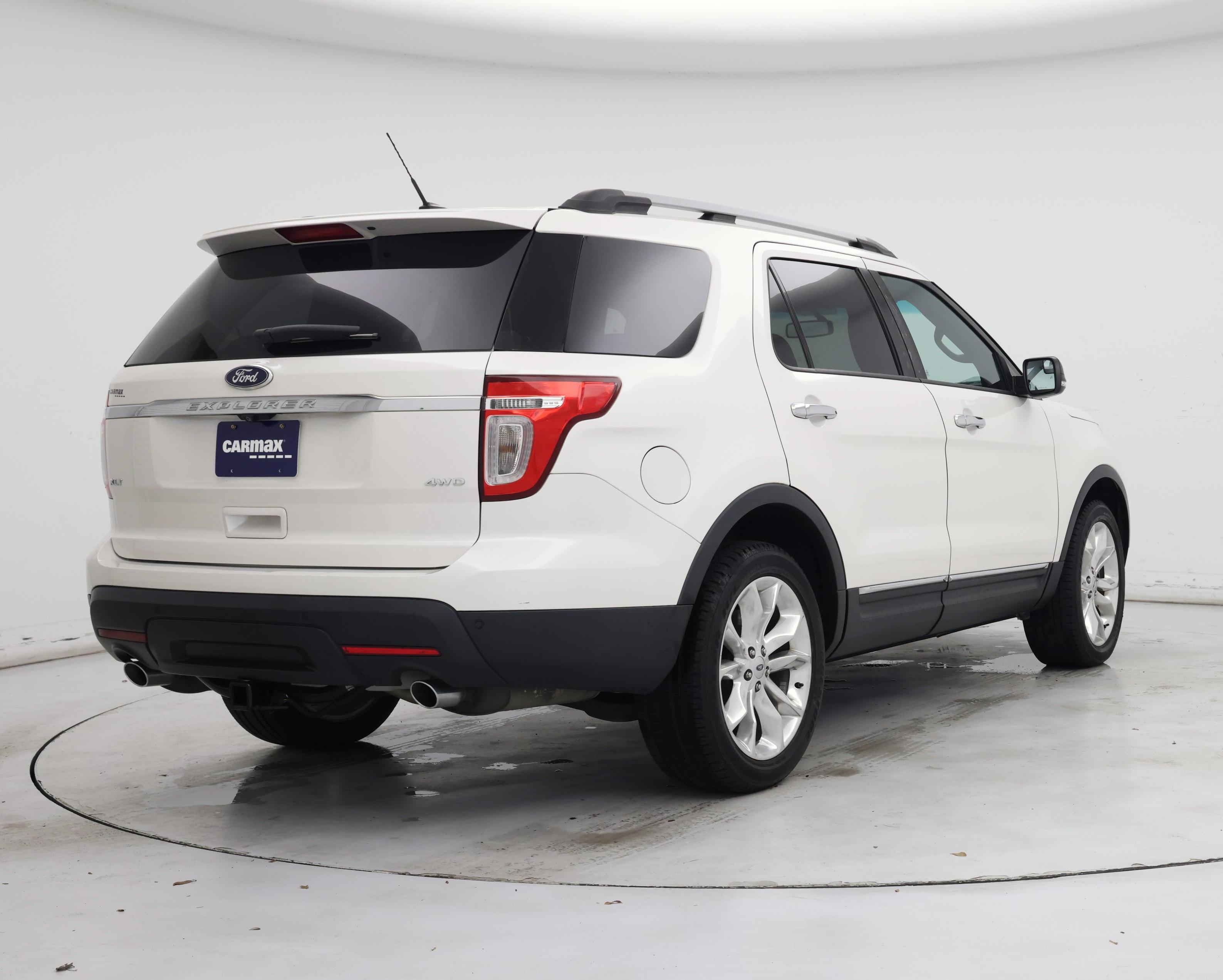 Thumbnail: 2015 Ford Explorer - 8