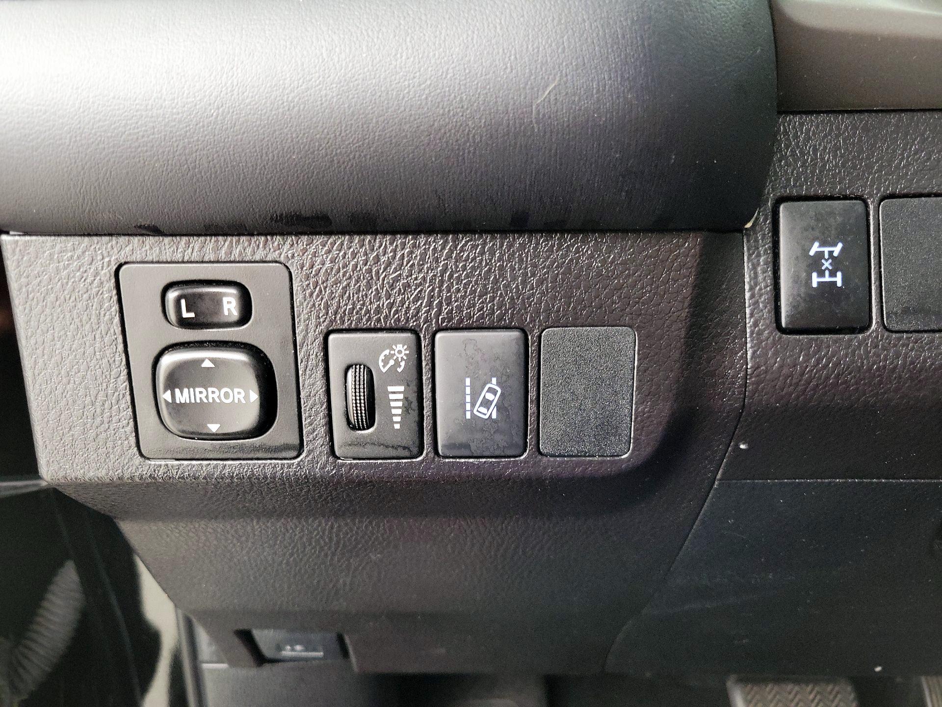 Thumbnail: 2018 Toyota RAV4 - 13