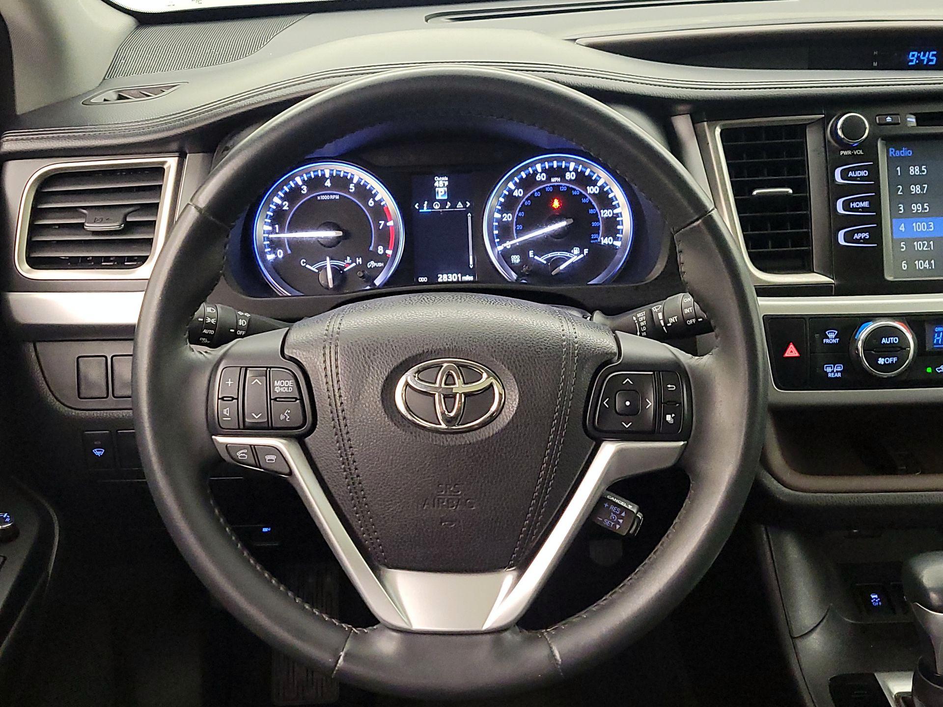 Thumbnail: 2016 Toyota Highlander - 10