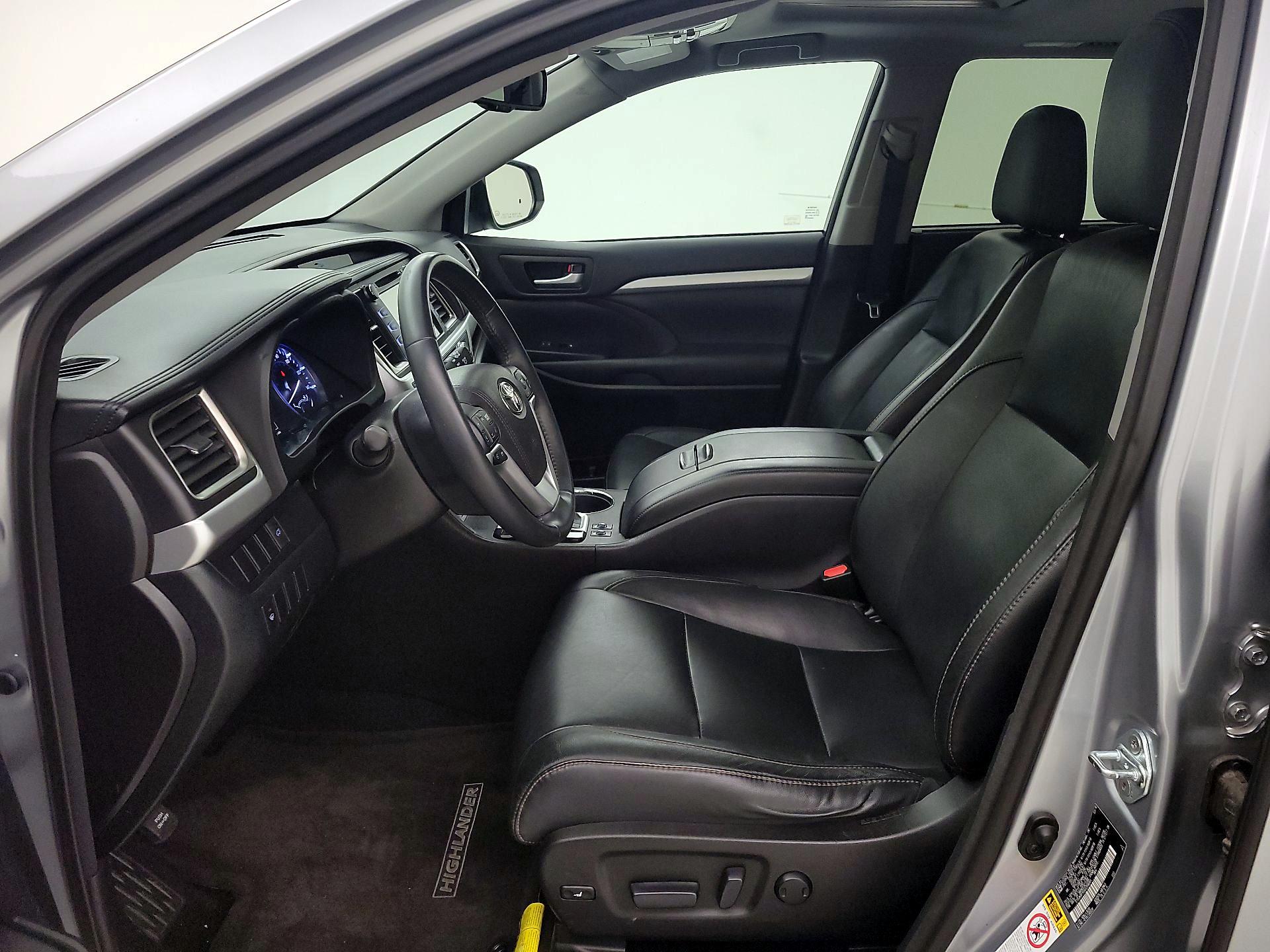 Thumbnail: 2016 Toyota Highlander - 11