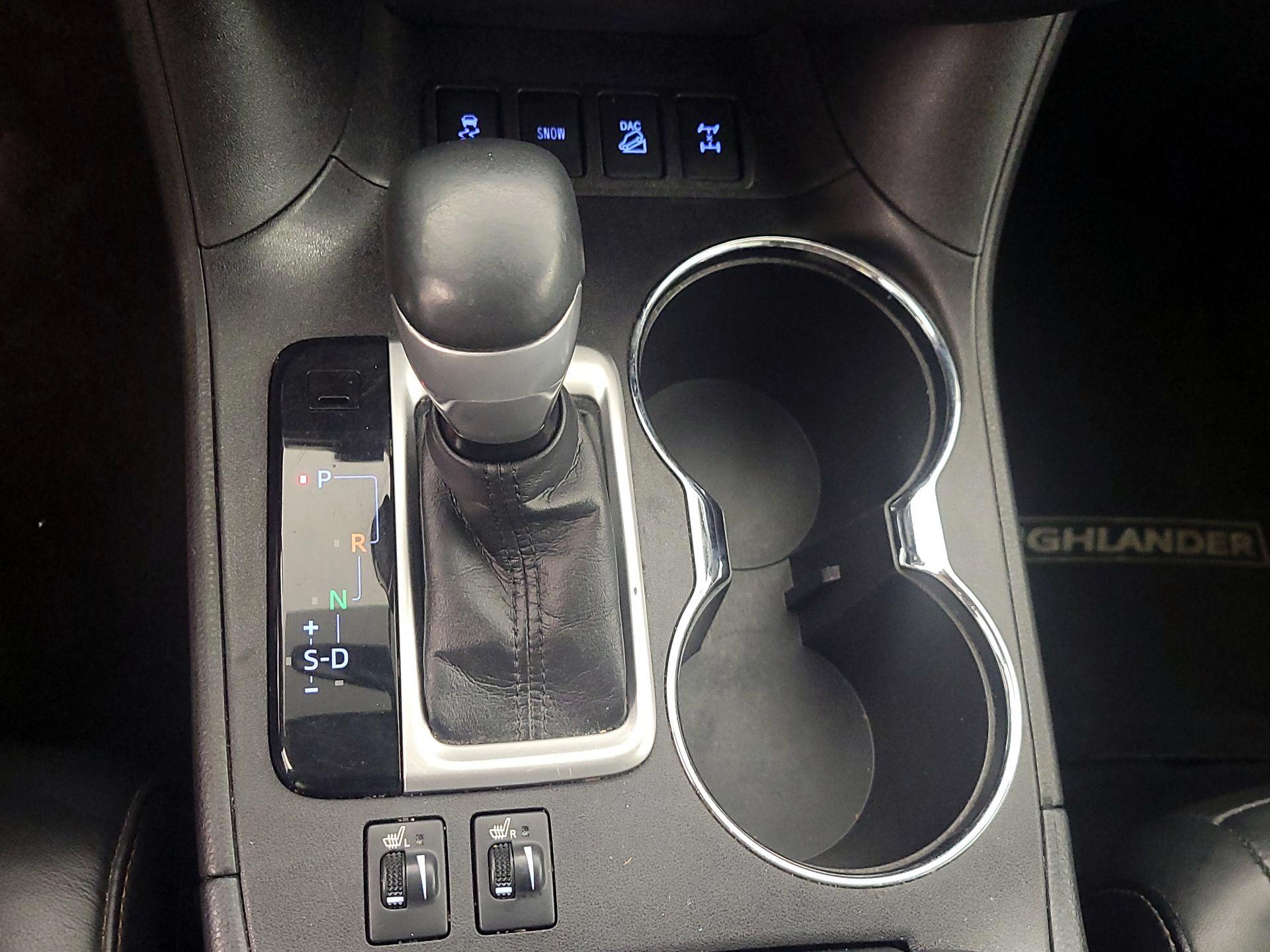 Thumbnail: 2016 Toyota Highlander - 18