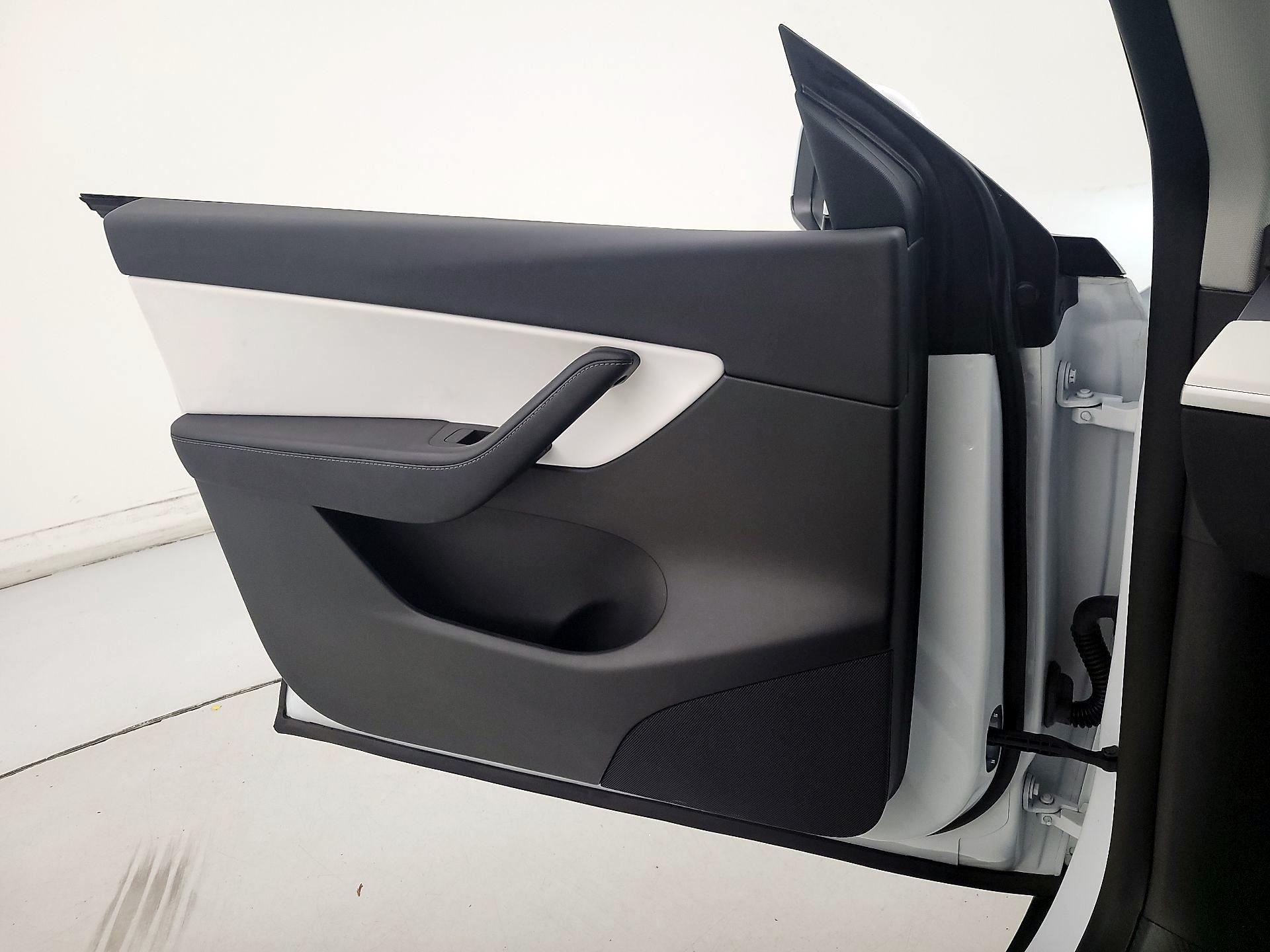 Thumbnail: 2022 Tesla Model Y - 12