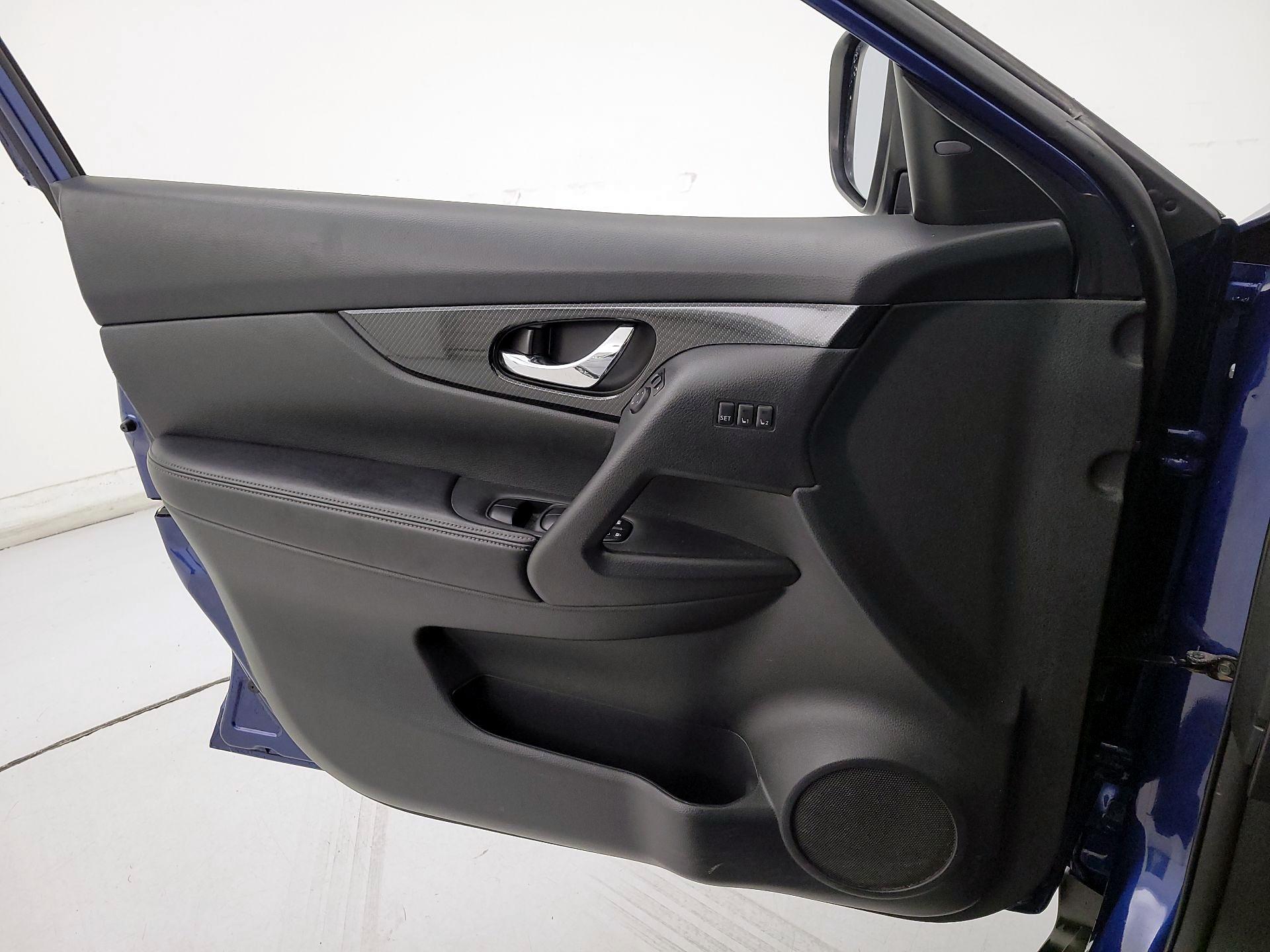 Thumbnail: 2018 Nissan Rogue - 12