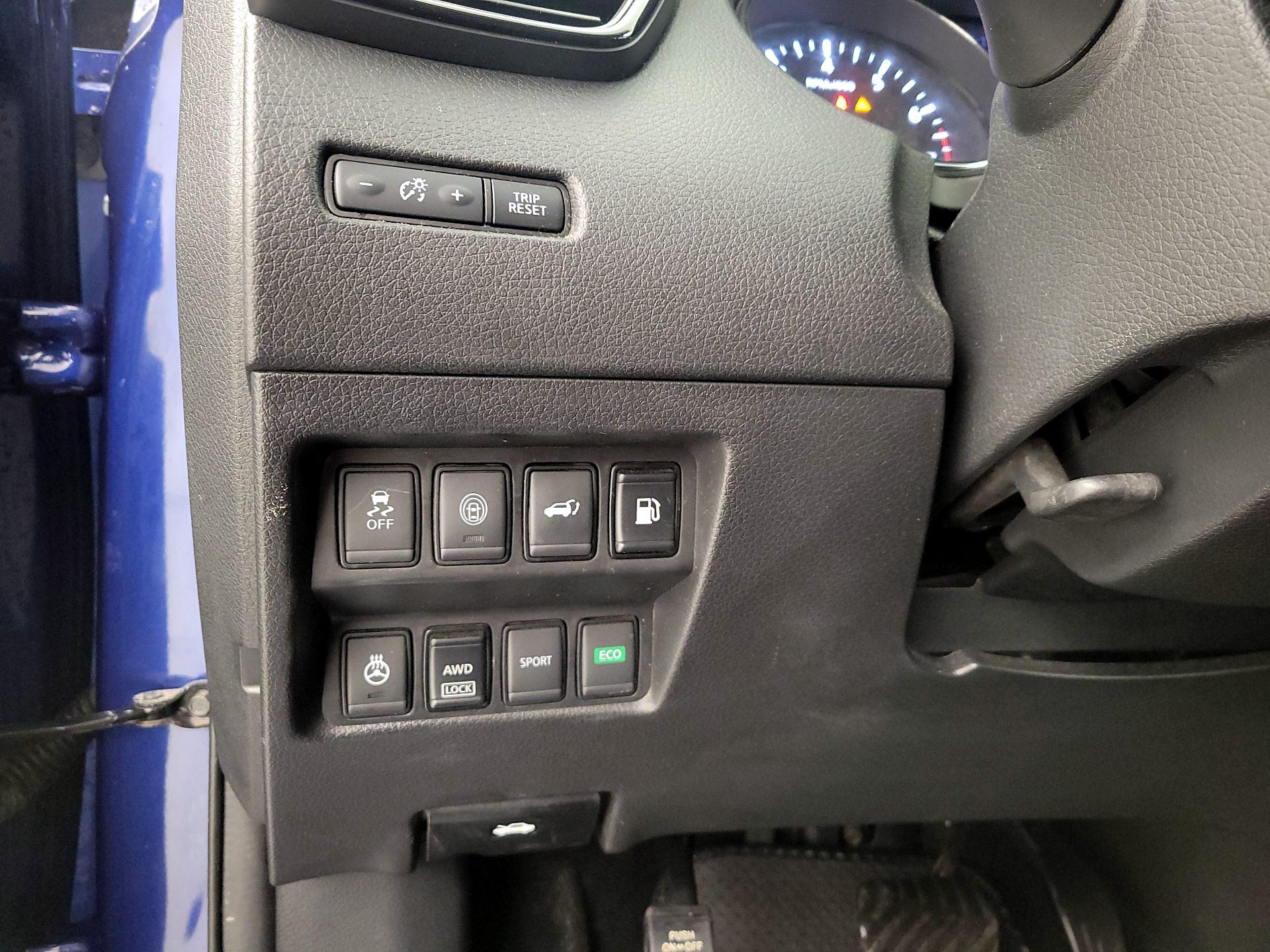 Thumbnail: 2018 Nissan Rogue - 13