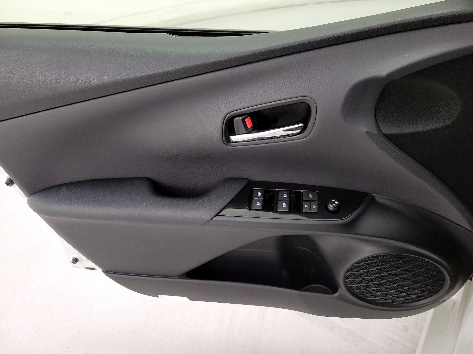 Thumbnail: 2017 Toyota Prius - 12