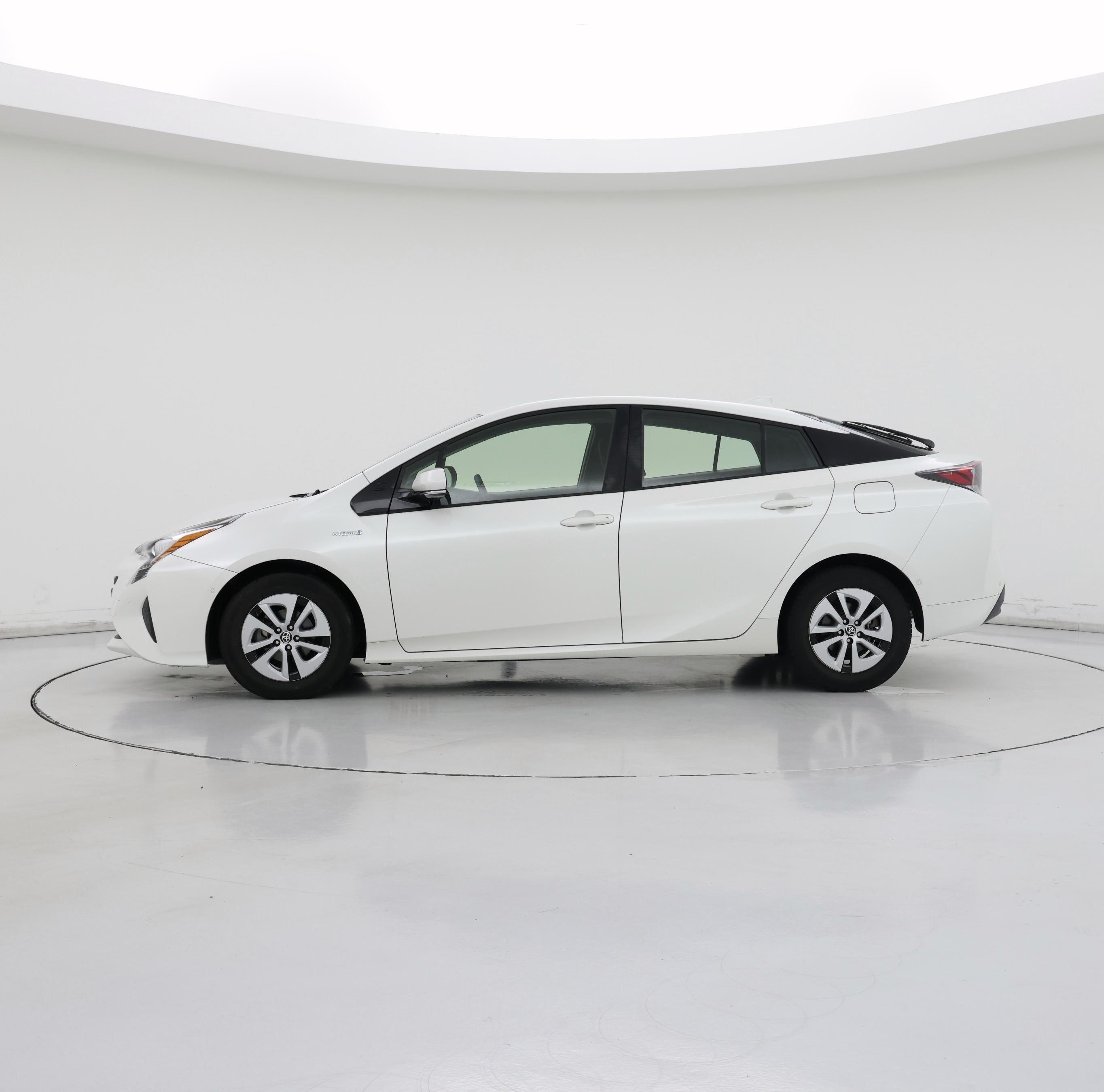 Thumbnail: 2017 Toyota Prius - 3