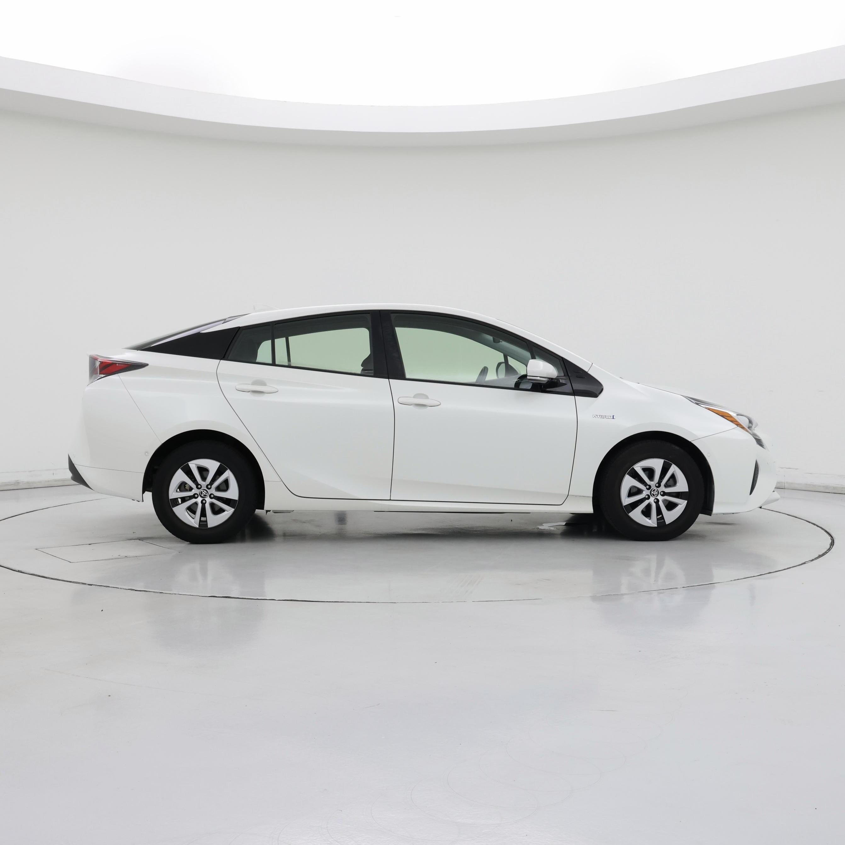 Thumbnail: 2017 Toyota Prius - 7