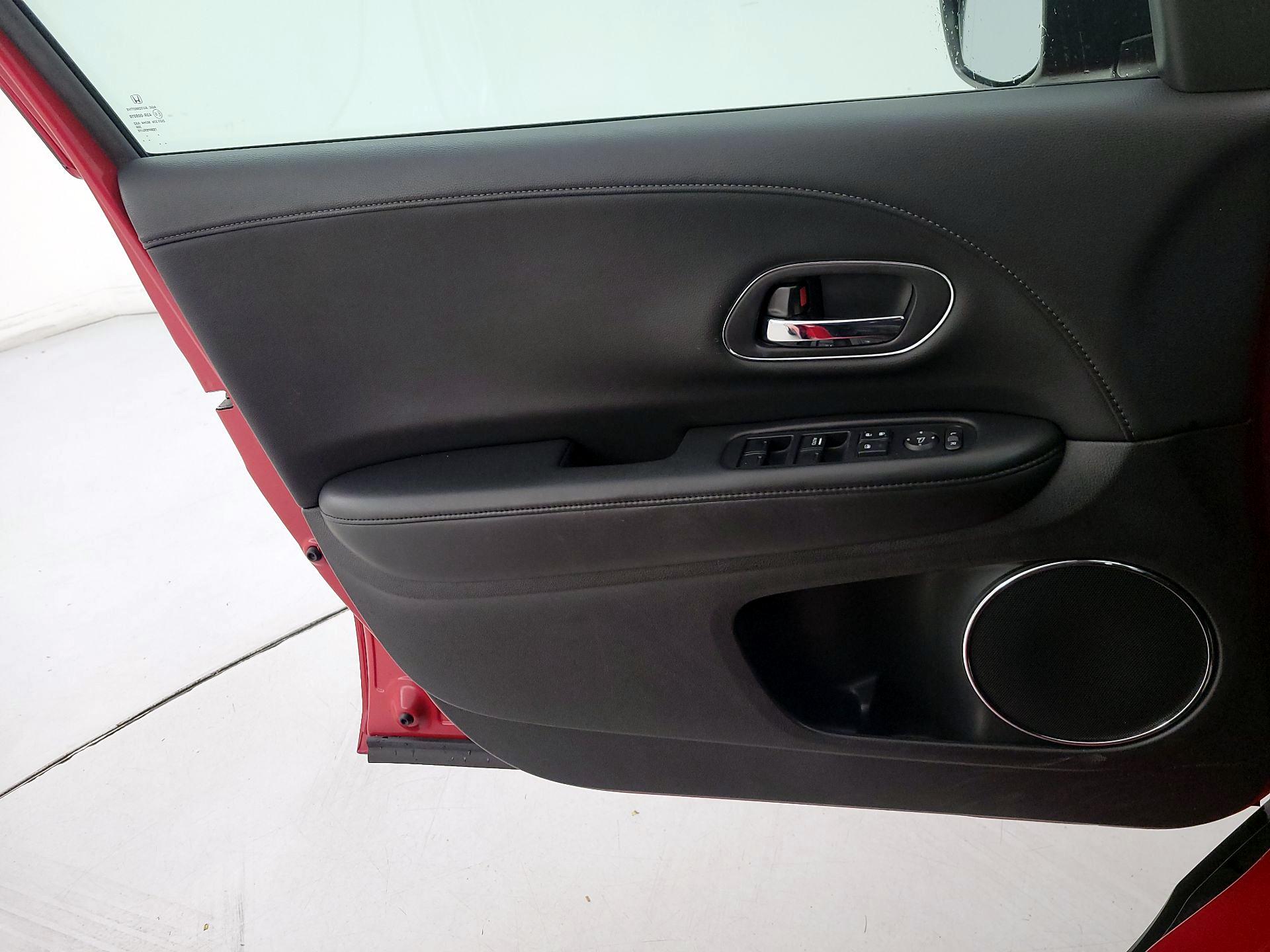 Thumbnail: 2016 Honda HR-V - 12