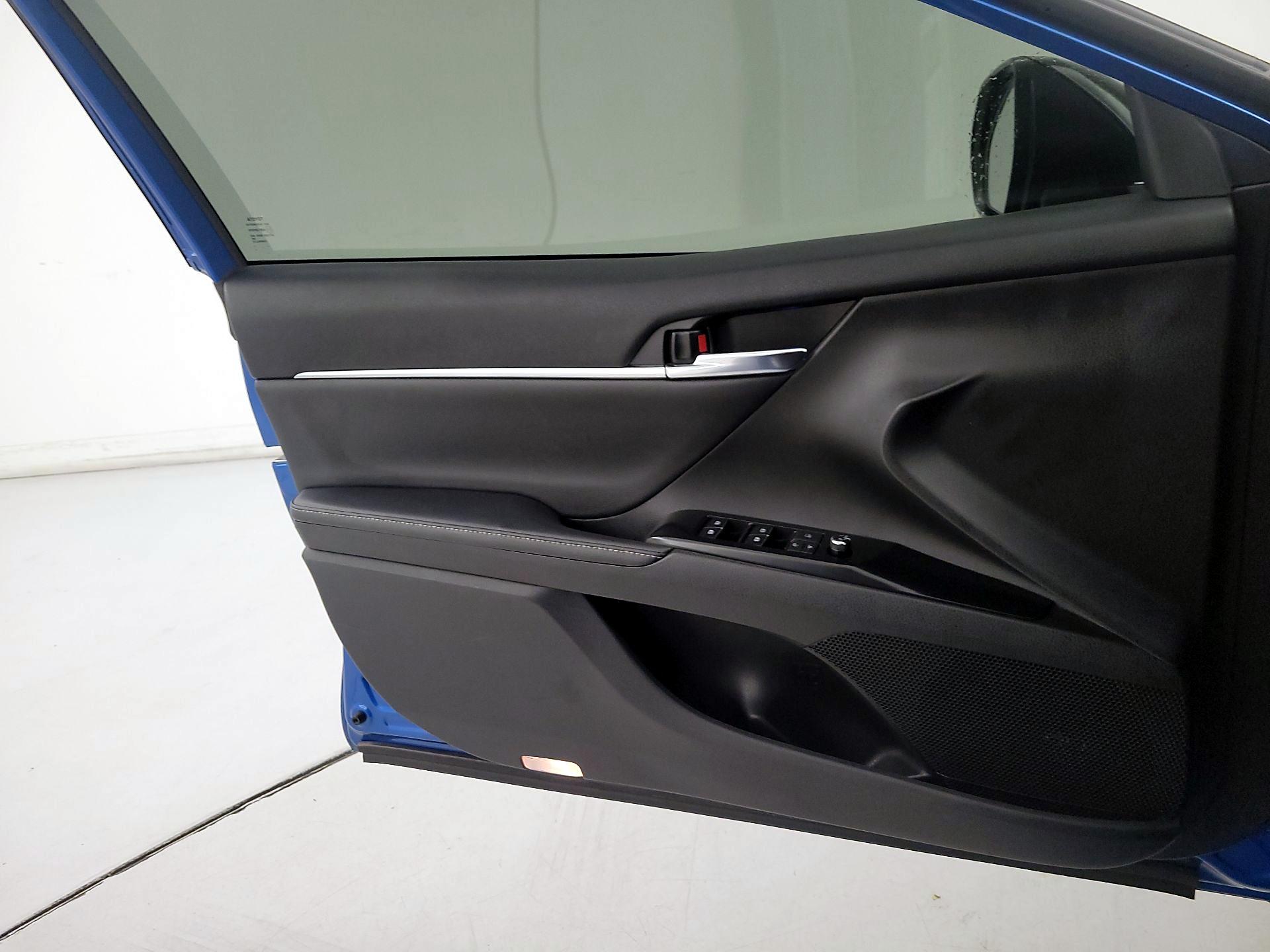 Thumbnail: 2019 Toyota Camry - 12