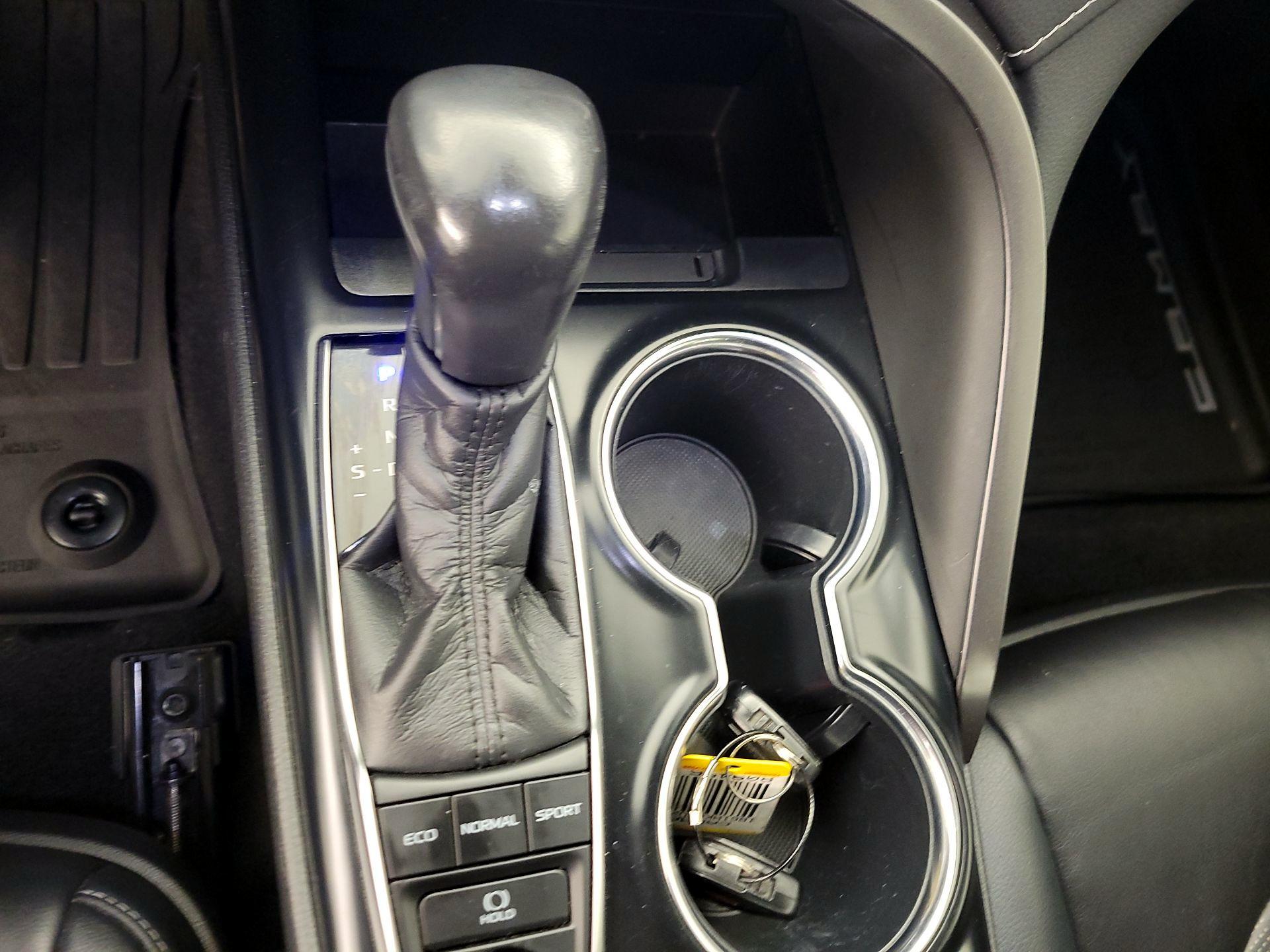 Thumbnail: 2019 Toyota Camry - 17