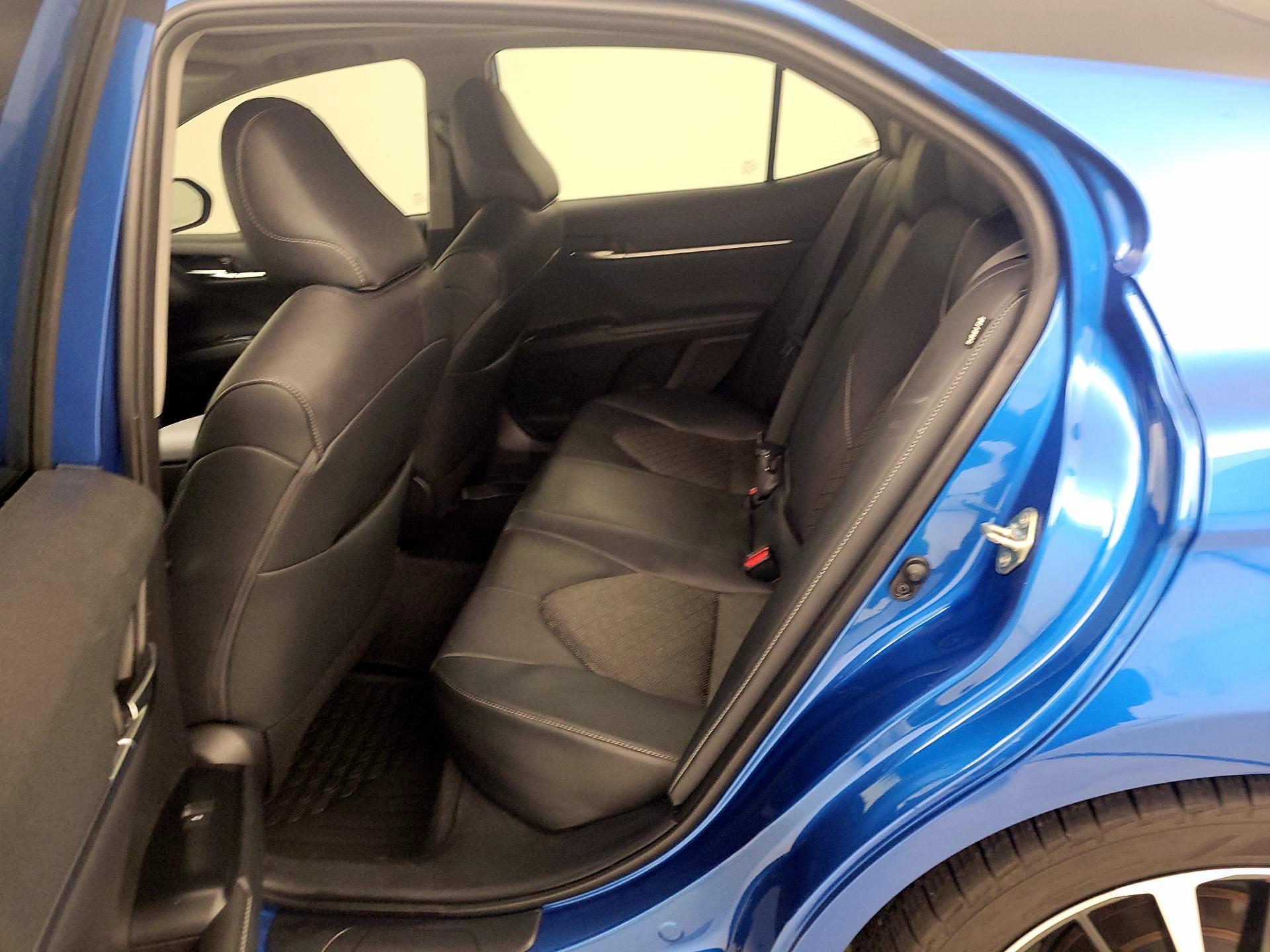 Thumbnail: 2019 Toyota Camry - 18