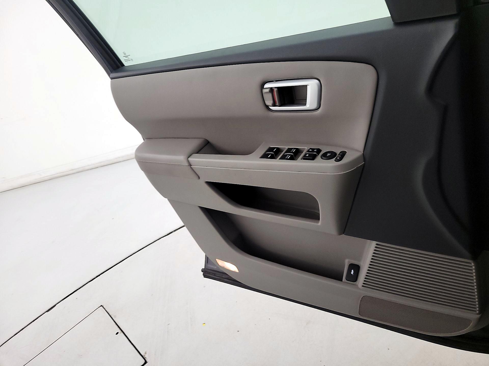 Thumbnail: 2015 Honda Pilot - 12