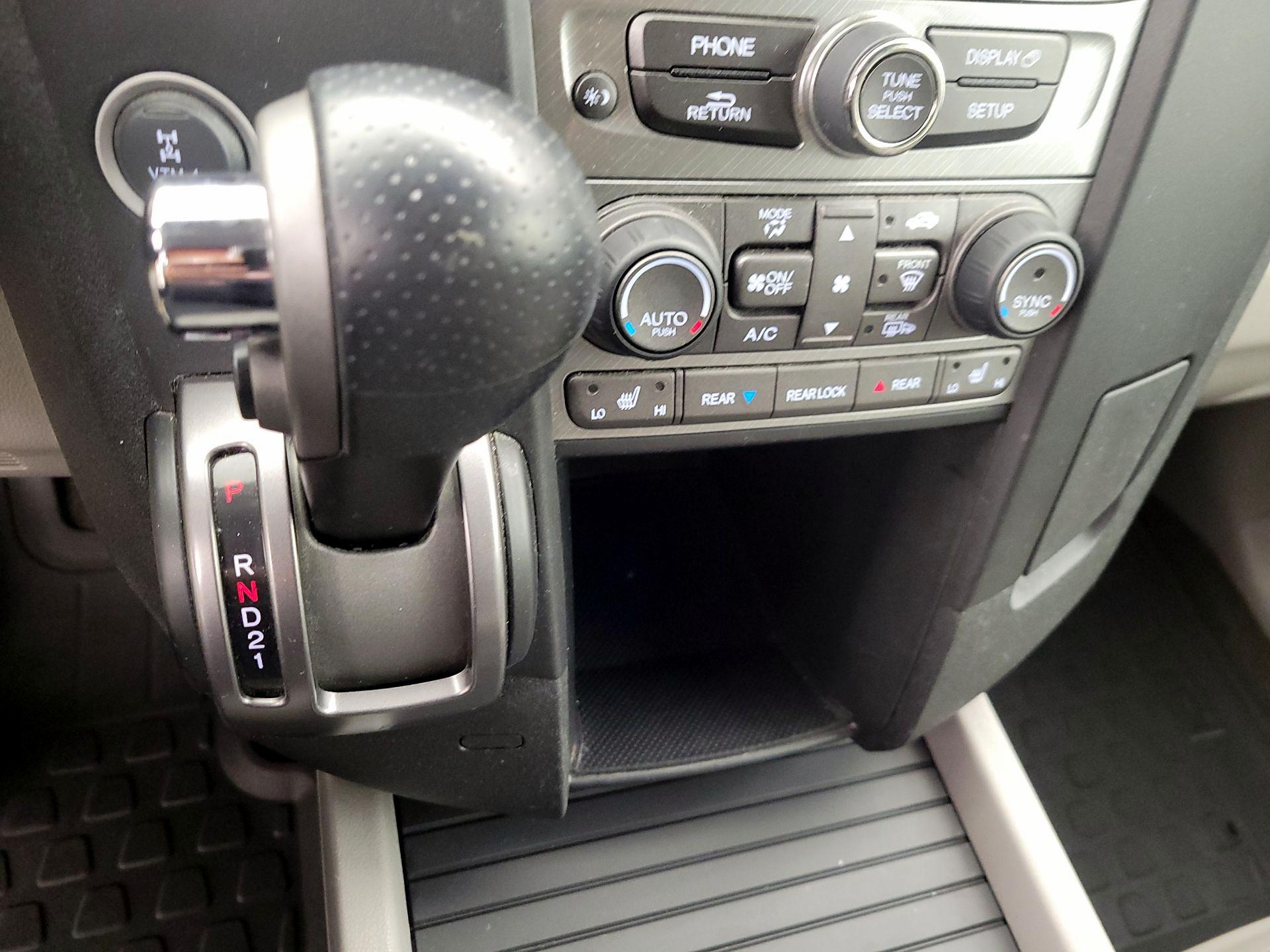 Thumbnail: 2015 Honda Pilot - 17