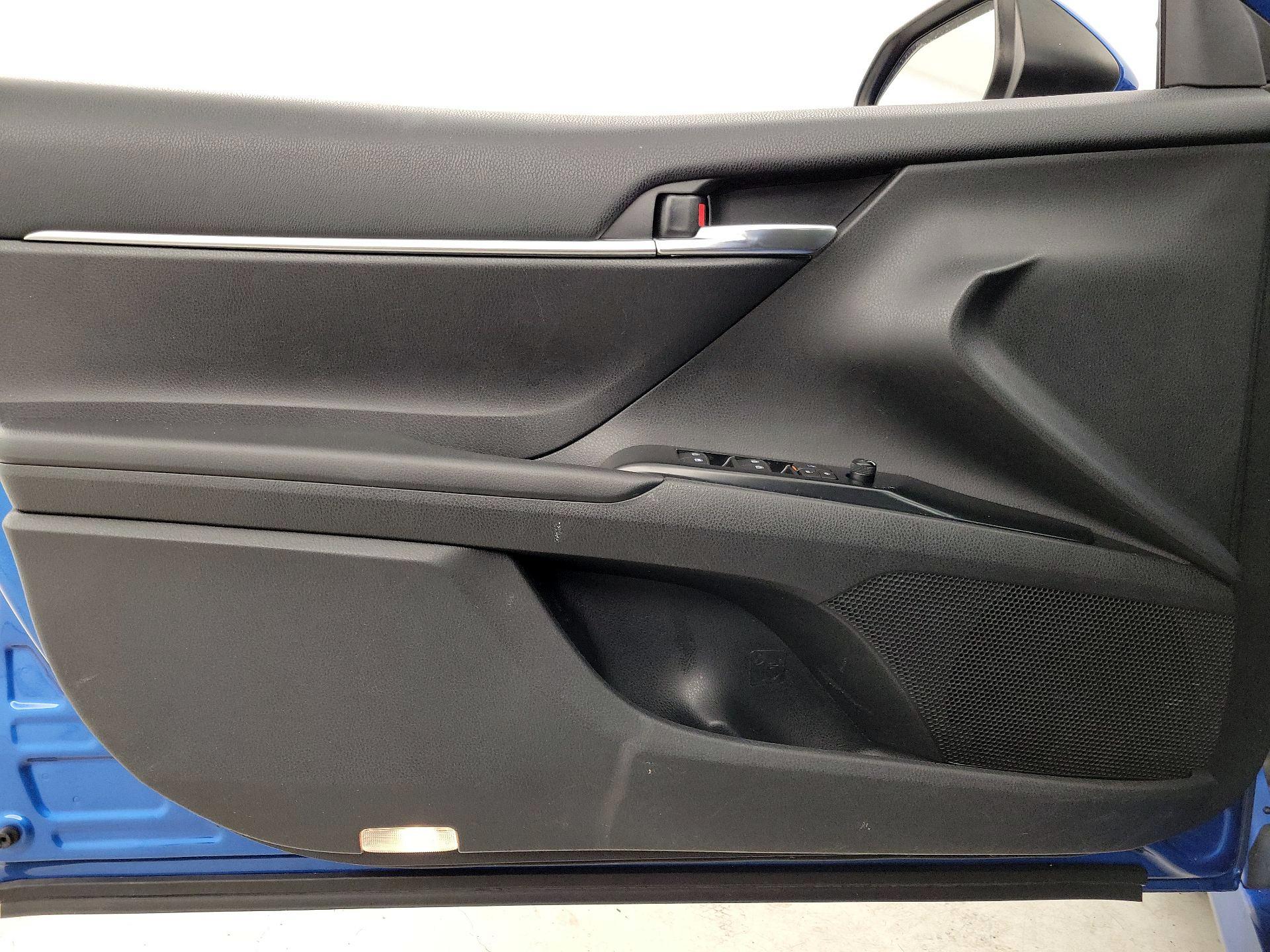 Thumbnail: 2019 Toyota Camry - 12